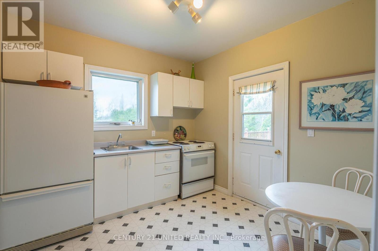 29 Elliott Drive, Selwyn, Ontario  K9J 6X4 - Photo 18 - X12130402