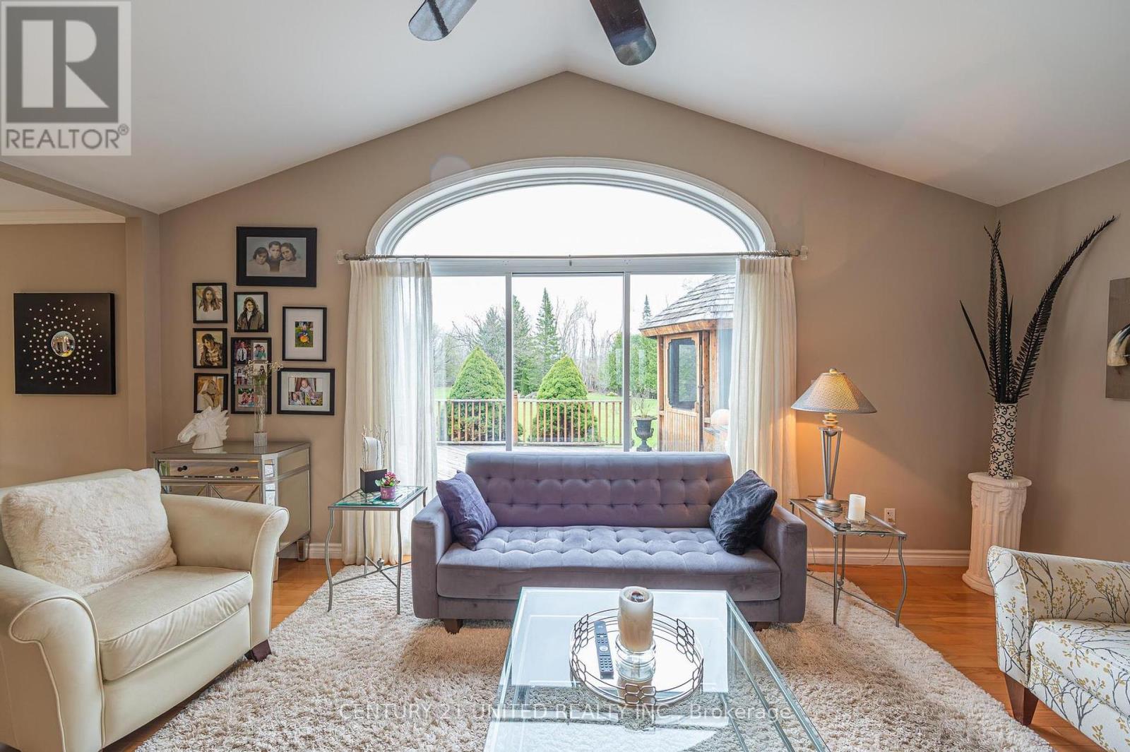 29 Elliott Drive, Selwyn, Ontario  K9J 6X4 - Photo 5 - X12130402