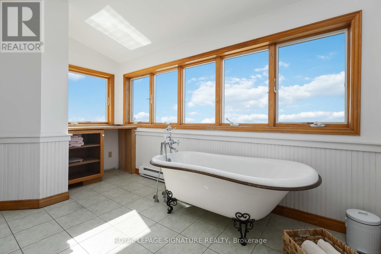 3741 Lakeshore Road E, Clarington (Newcastle), Ontario  L1B 1L9 - Photo 21 - E12130307