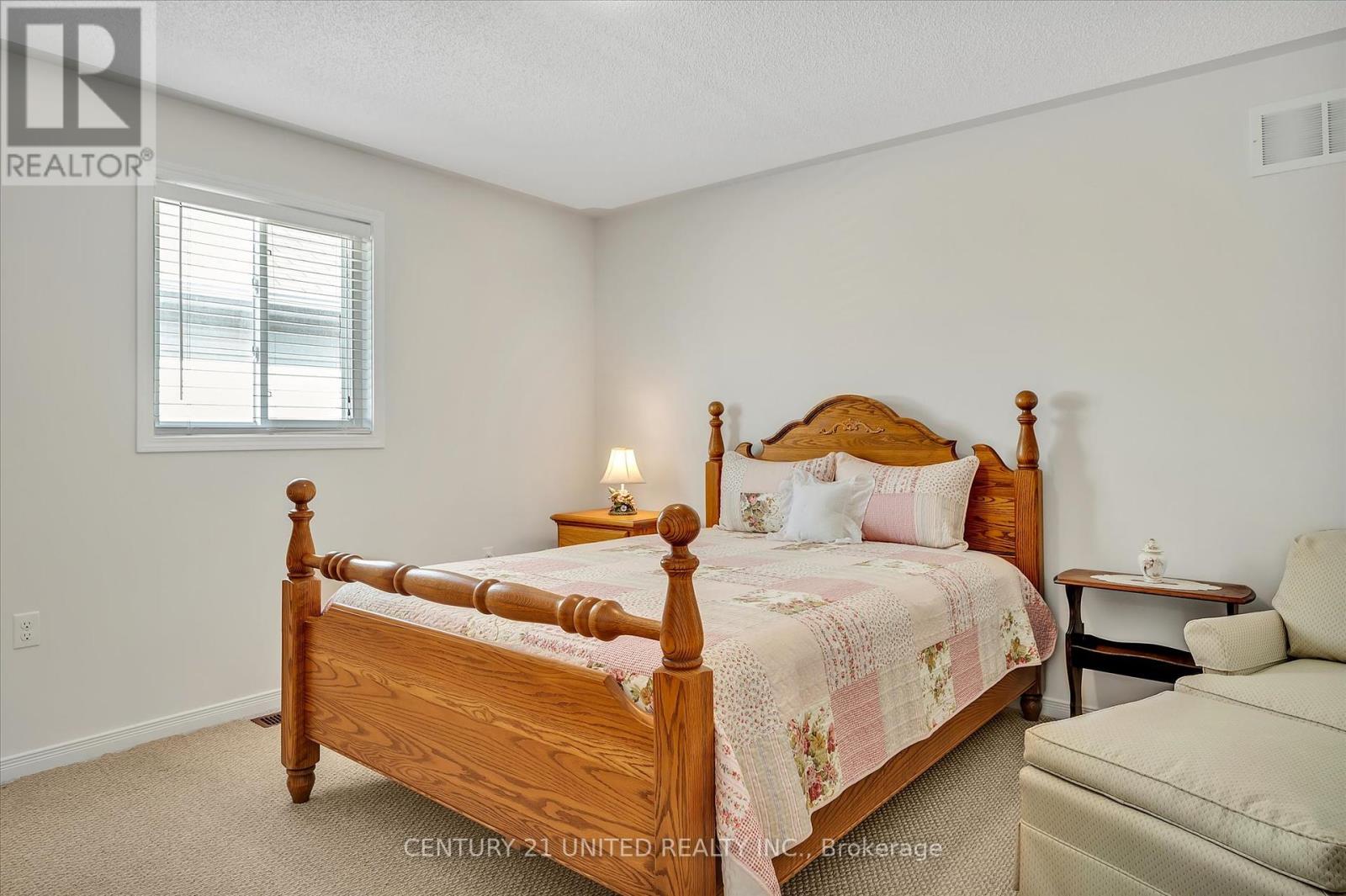 2691 Foxmeadow Road, Peterborough East (South), Ontario  K9L 0A8 - Photo 6 - X12130525