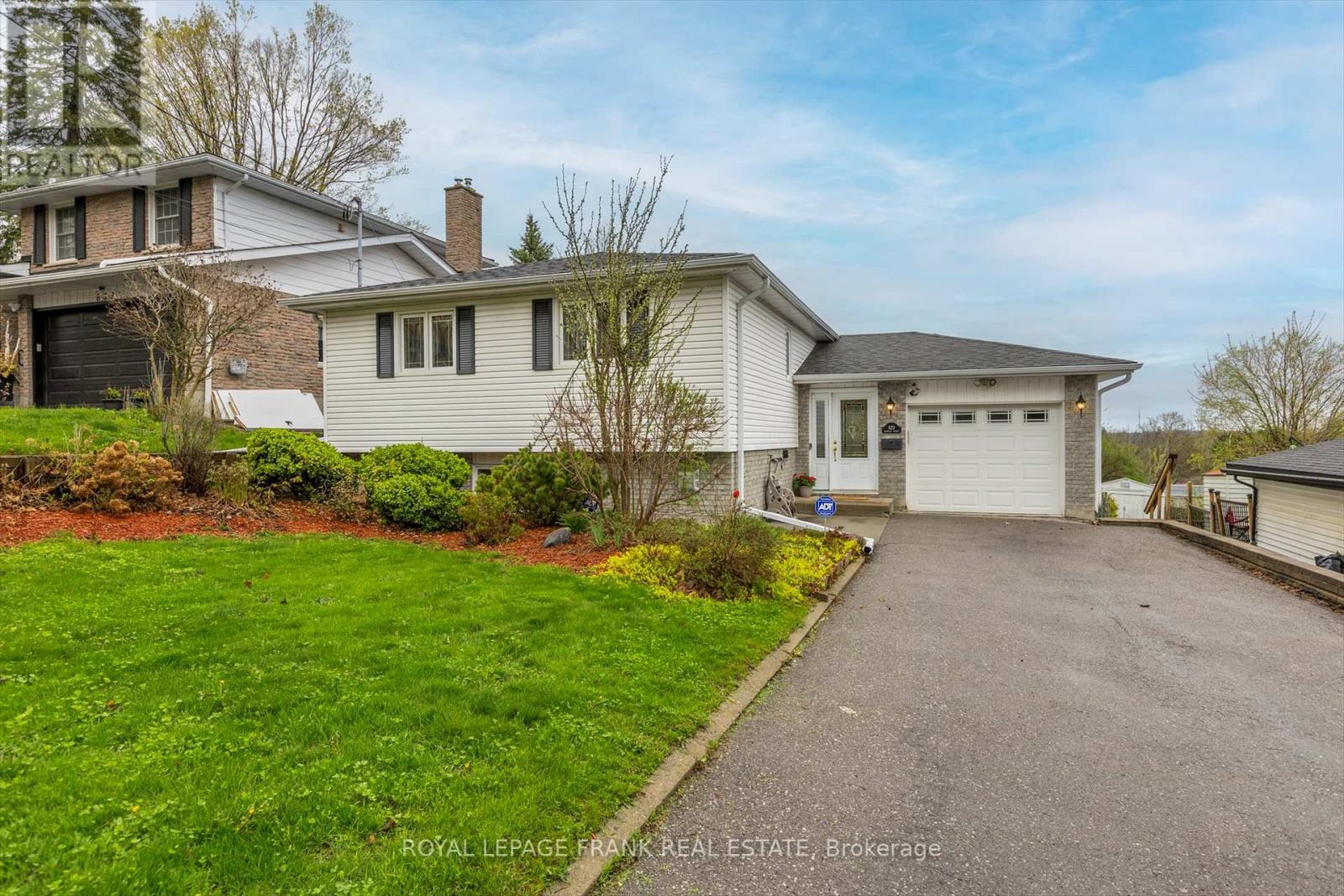 820 DONEGAL STREET, peterborough north (south), Ontario