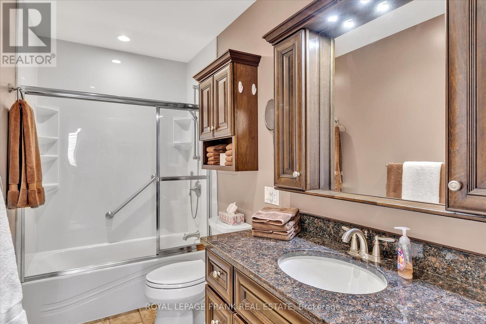 820 Donegal Street, Peterborough North (South), Ontario  K9H 4N4 - Photo 17 - X12130585