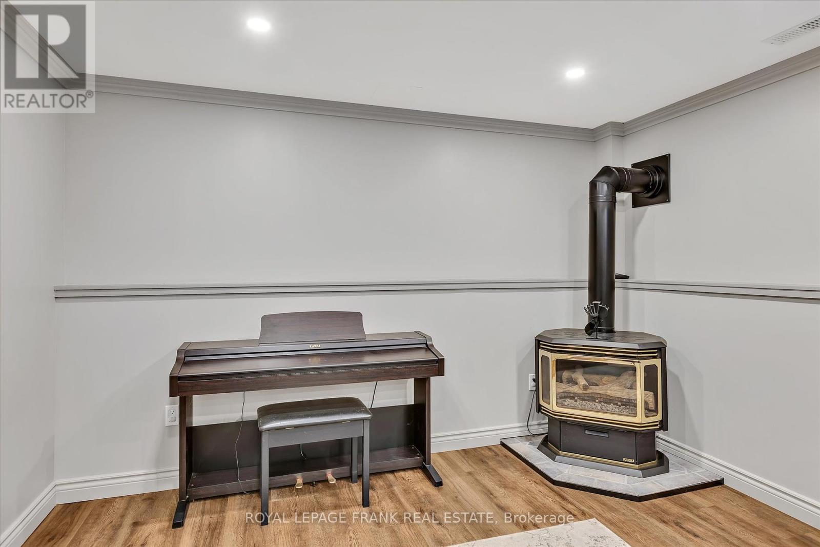 820 Donegal Street, Peterborough North (South), Ontario  K9H 4N4 - Photo 28 - X12130585