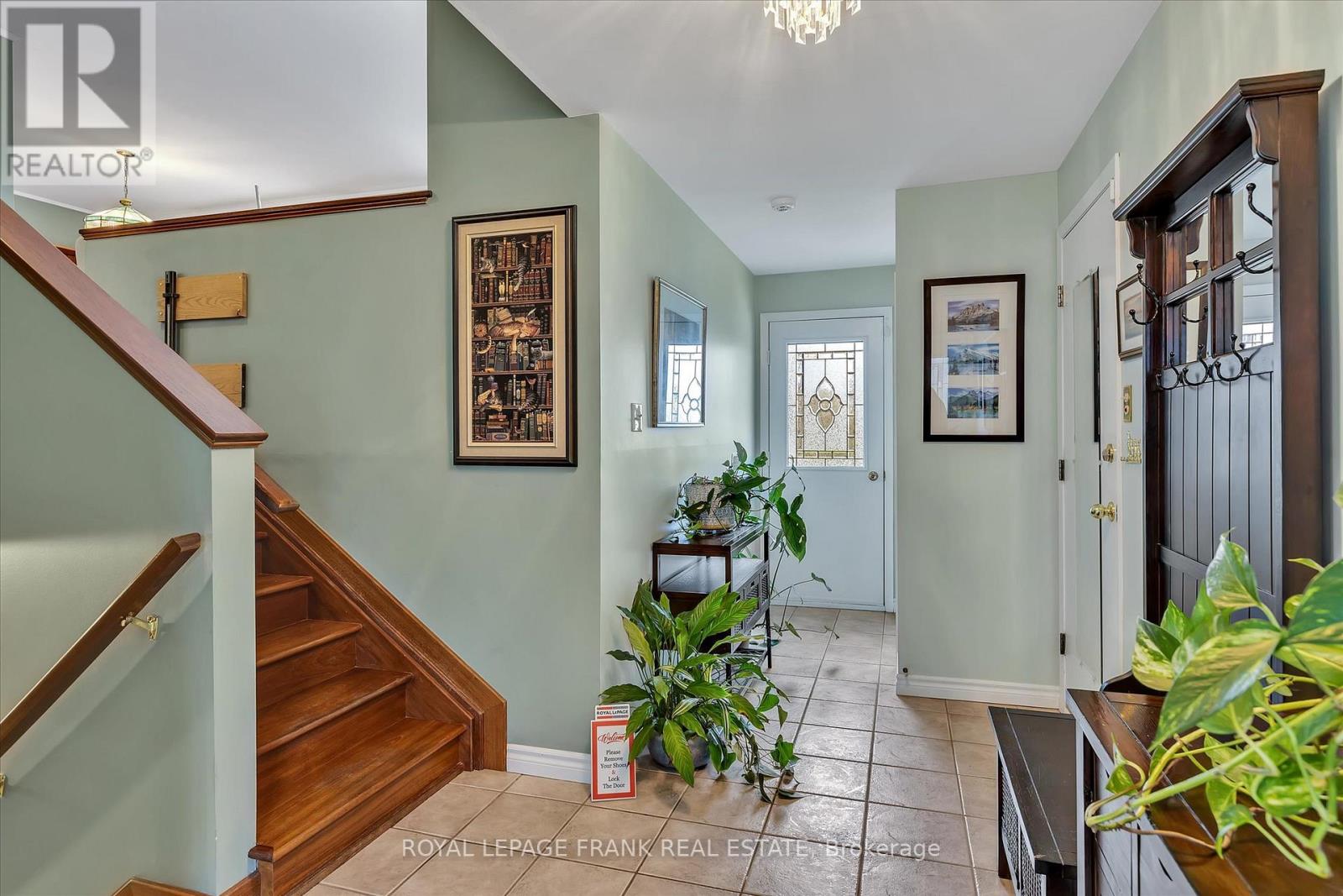 820 Donegal Street, Peterborough North (South), Ontario  K9H 4N4 - Photo 4 - X12130585