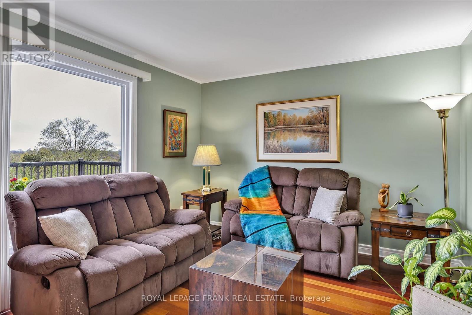 820 Donegal Street, Peterborough North (South), Ontario  K9H 4N4 - Photo 5 - X12130585