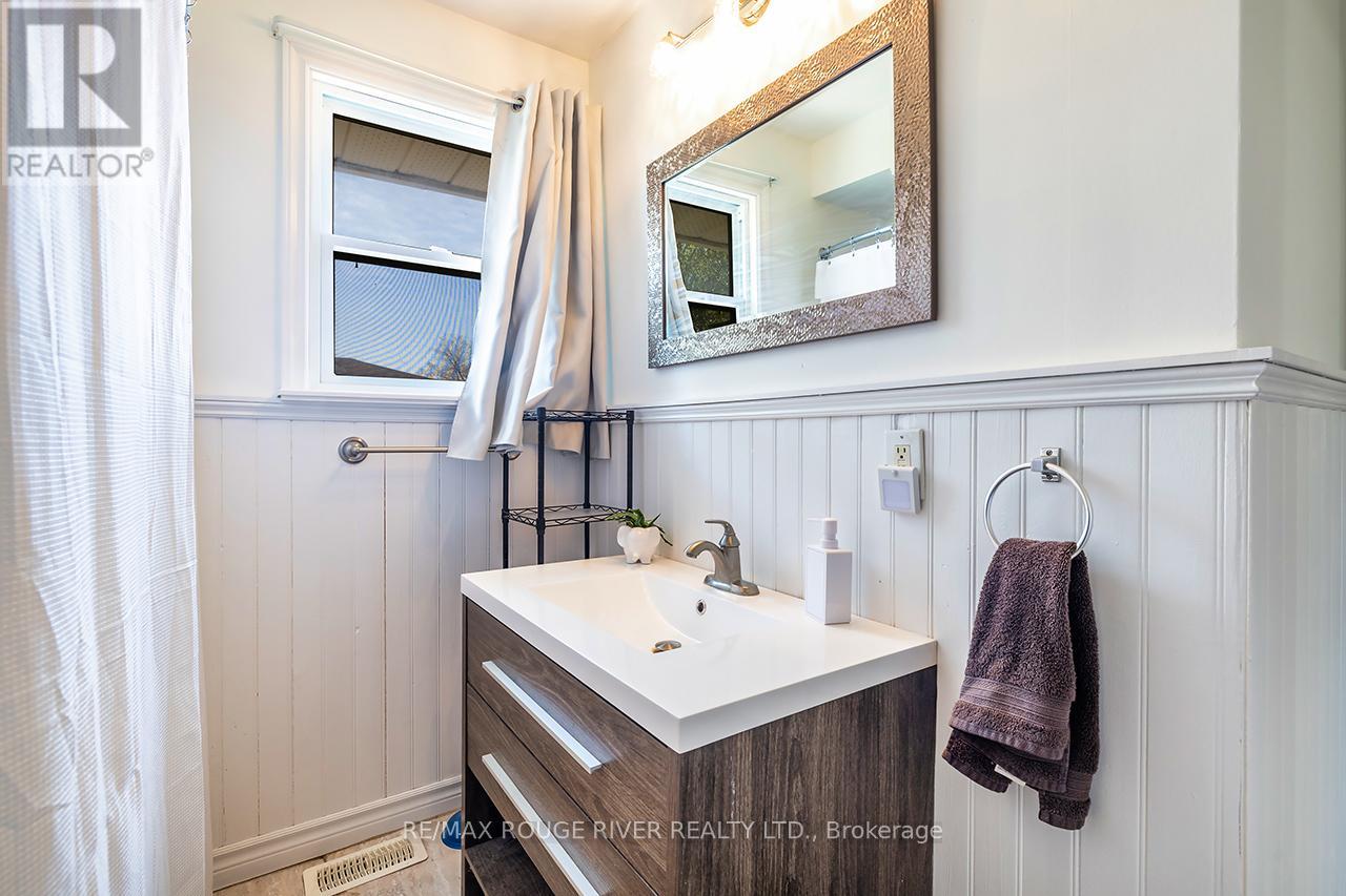 746 Durham Regional  17 Road, Clarington (Newcastle), Ontario  L1B 1L9 - Photo 23 - E12130467
