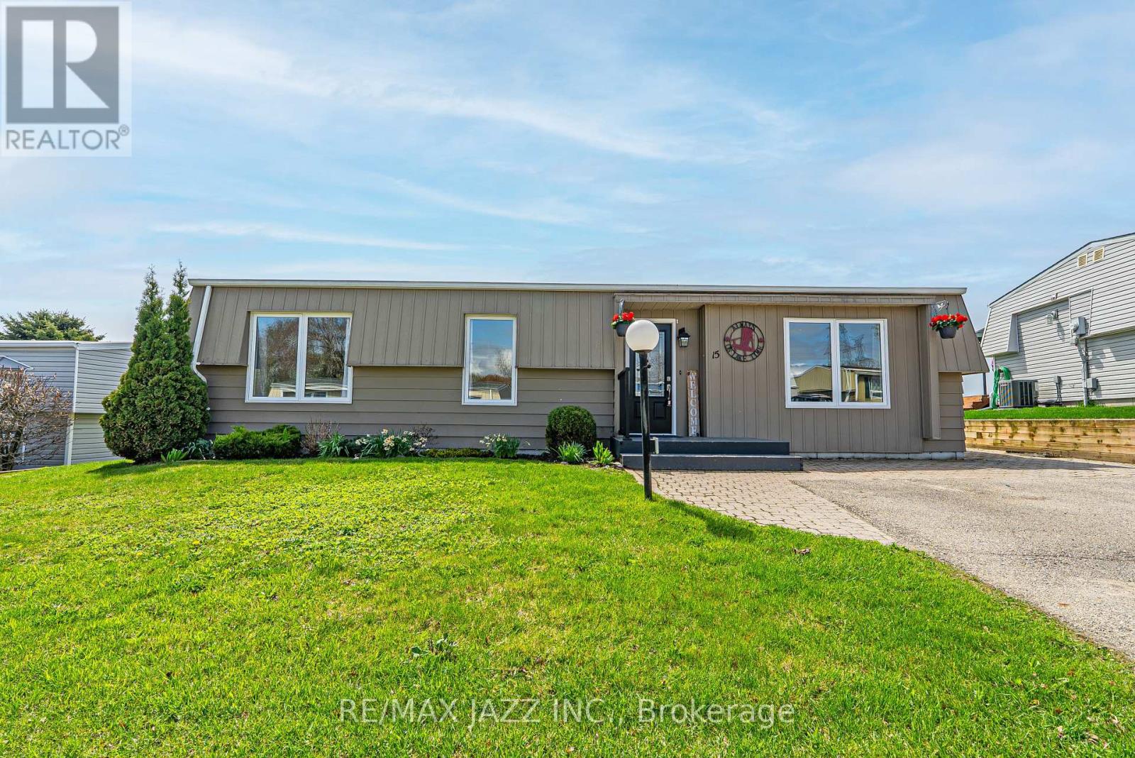 15 BLUFFS ROAD, clarington (bowmanville), Ontario