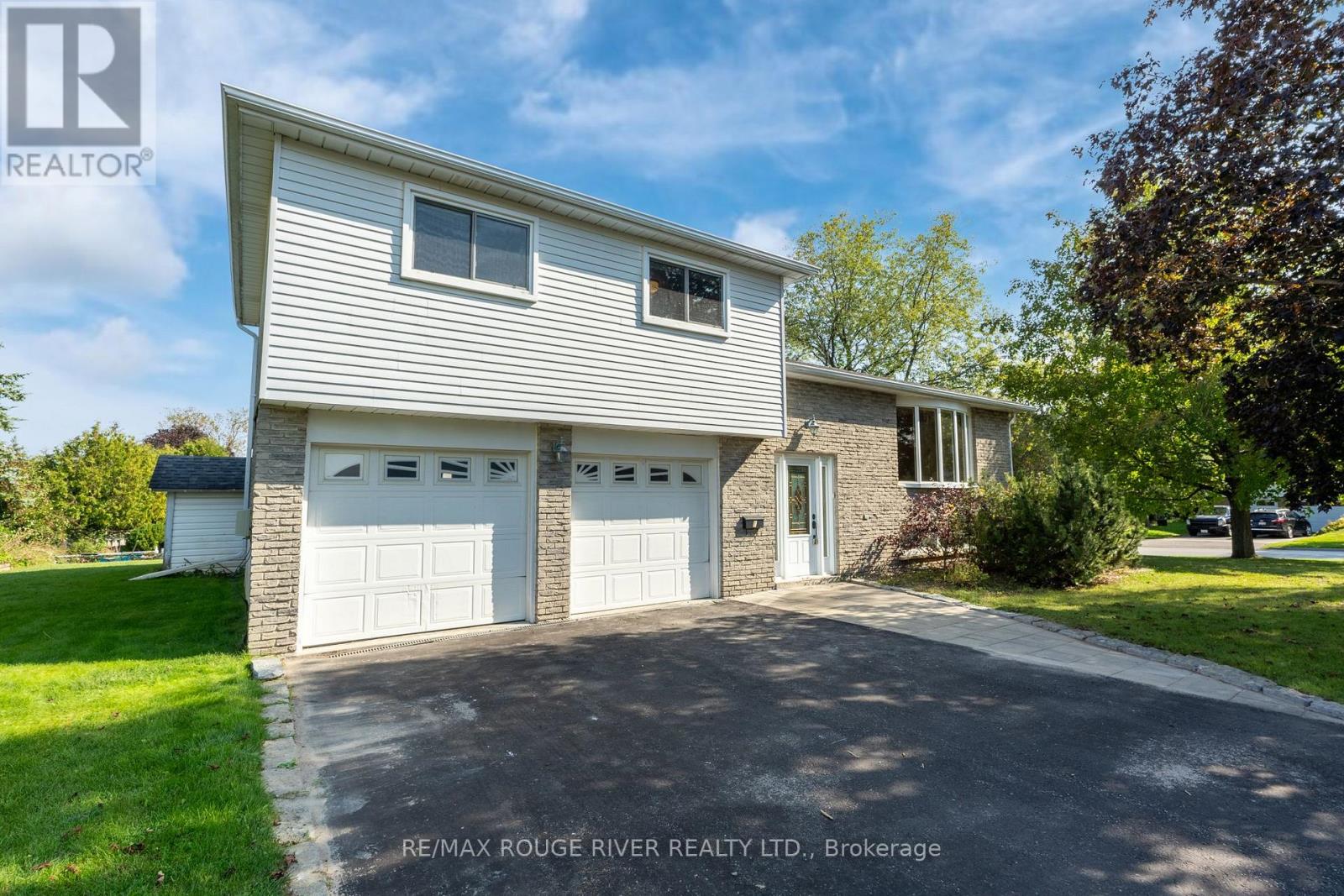 1 APPLEWOOD CRESCENT, kawartha lakes (lindsay), Ontario