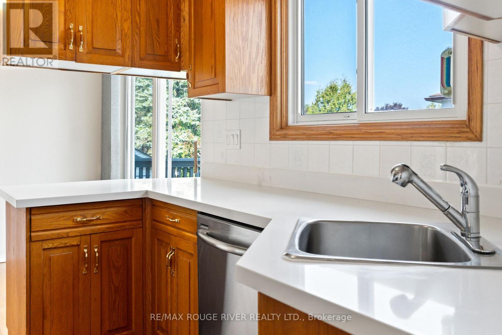 1 Applewood Crescent, Kawartha Lakes (Lindsay), Ontario  K9V 4W7 - Photo 11 - X12131139