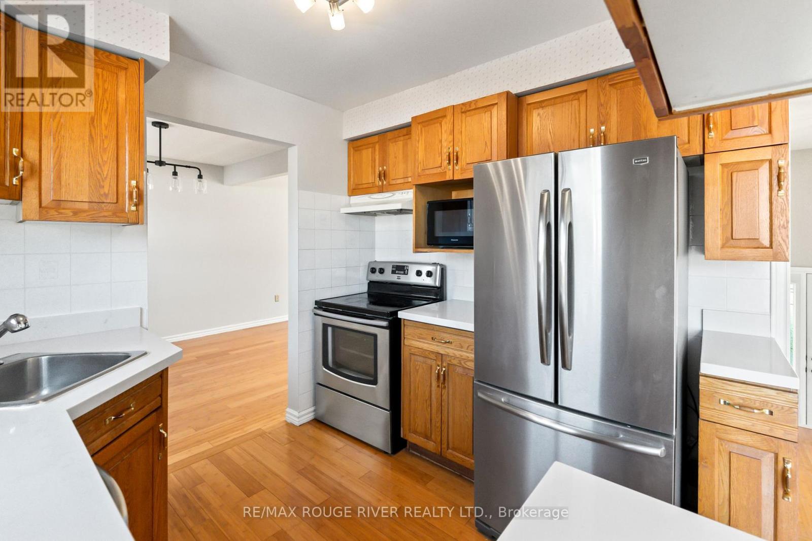1 Applewood Crescent, Kawartha Lakes (Lindsay), Ontario  K9V 4W7 - Photo 13 - X12131139