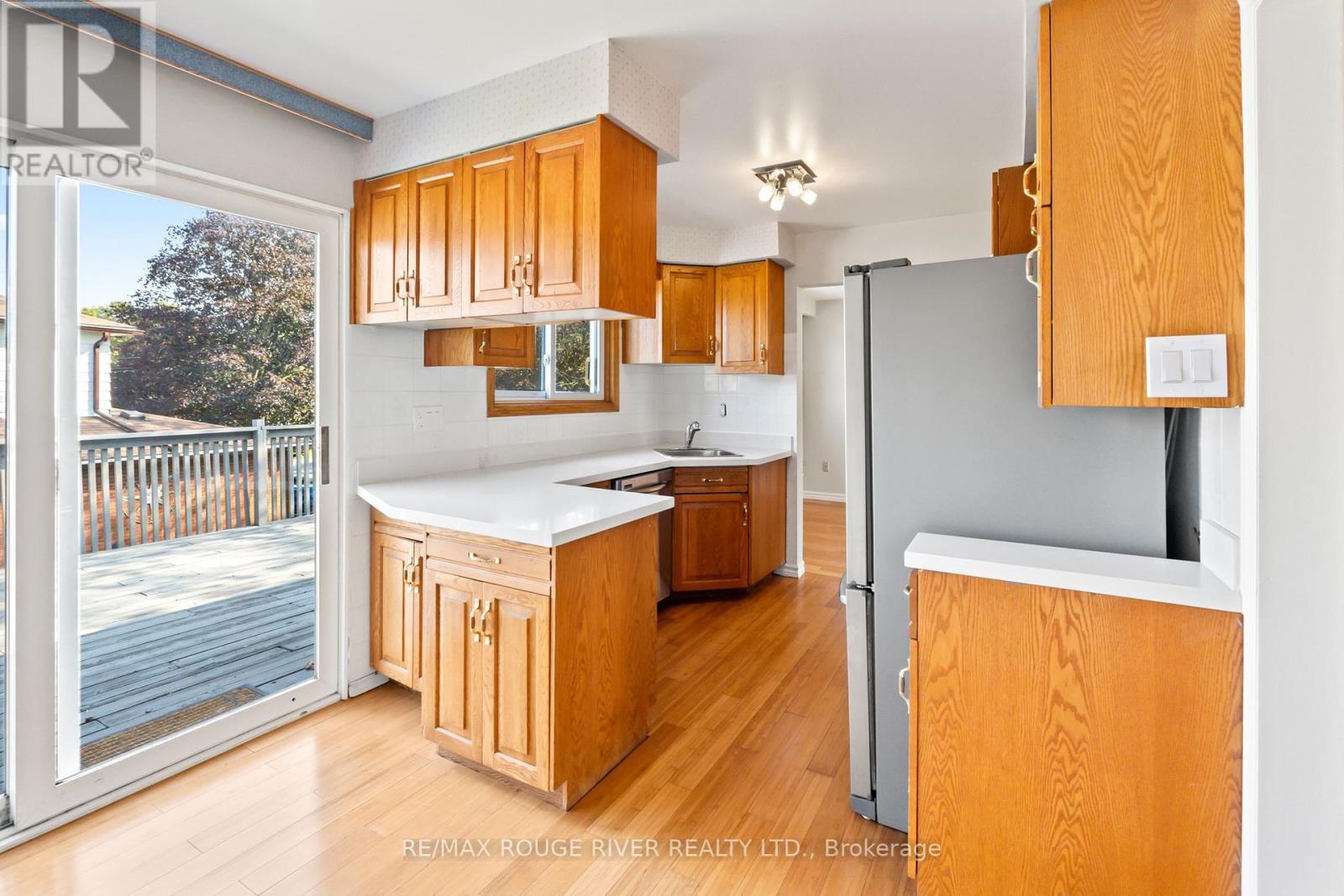 1 Applewood Crescent, Kawartha Lakes (Lindsay), Ontario  K9V 4W7 - Photo 14 - X12131139