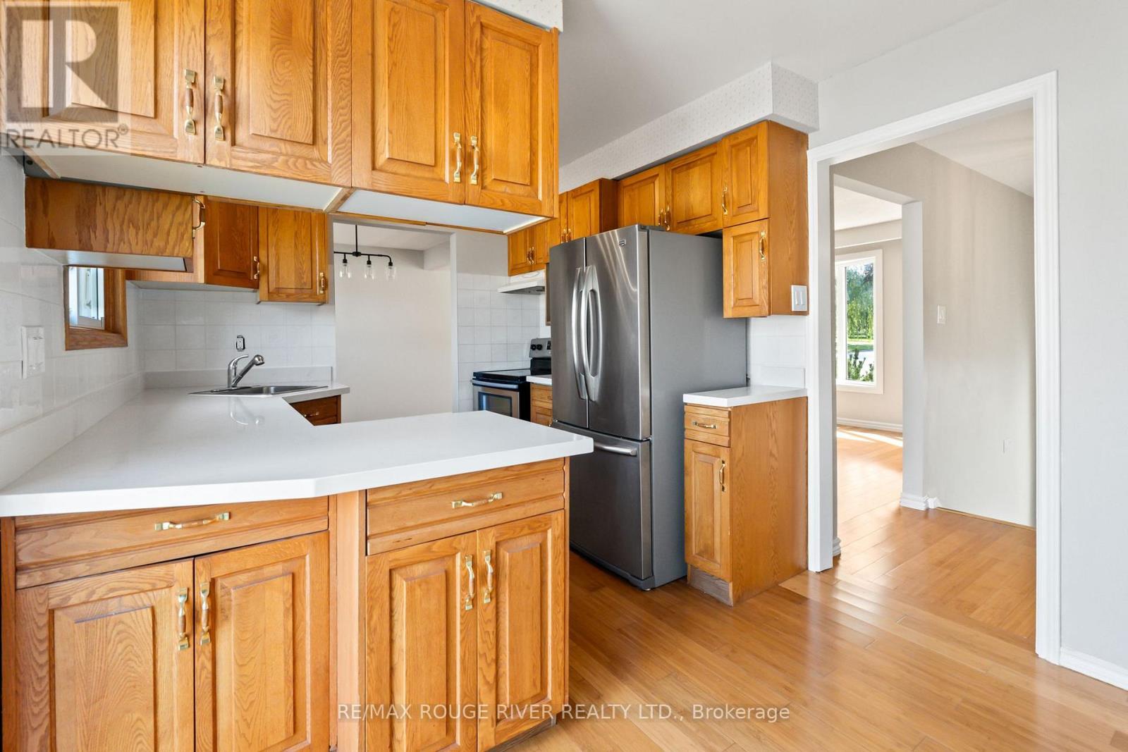 1 Applewood Crescent, Kawartha Lakes (Lindsay), Ontario  K9V 4W7 - Photo 15 - X12131139