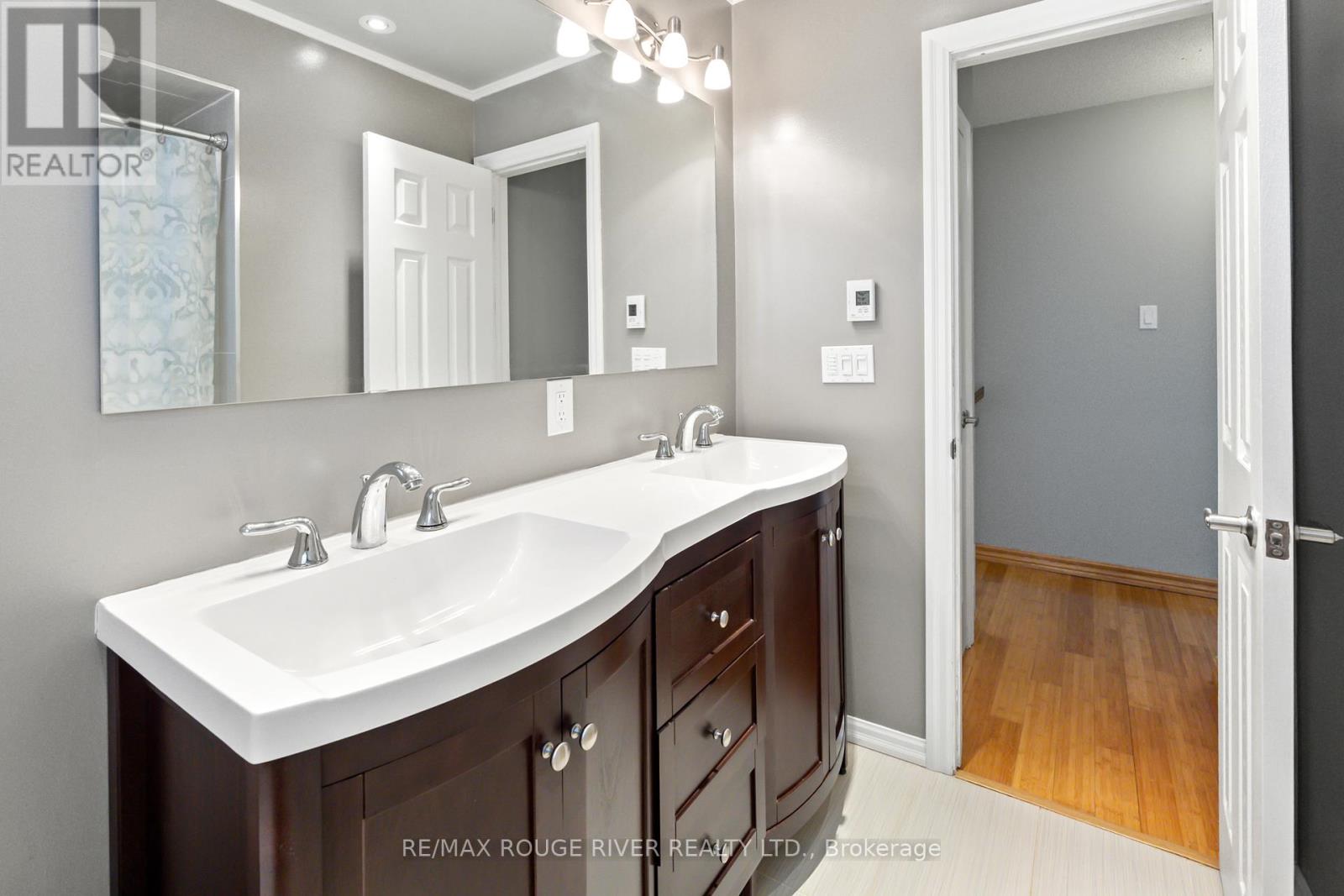 1 Applewood Crescent, Kawartha Lakes (Lindsay), Ontario  K9V 4W7 - Photo 18 - X12131139
