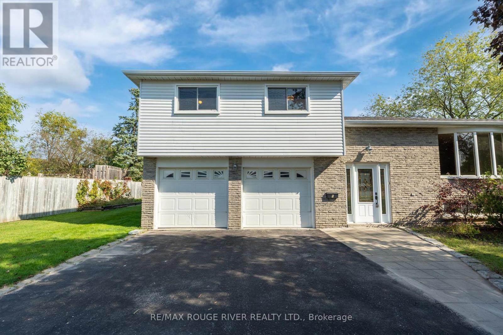 1 Applewood Crescent, Kawartha Lakes (Lindsay), Ontario  K9V 4W7 - Photo 2 - X12131139