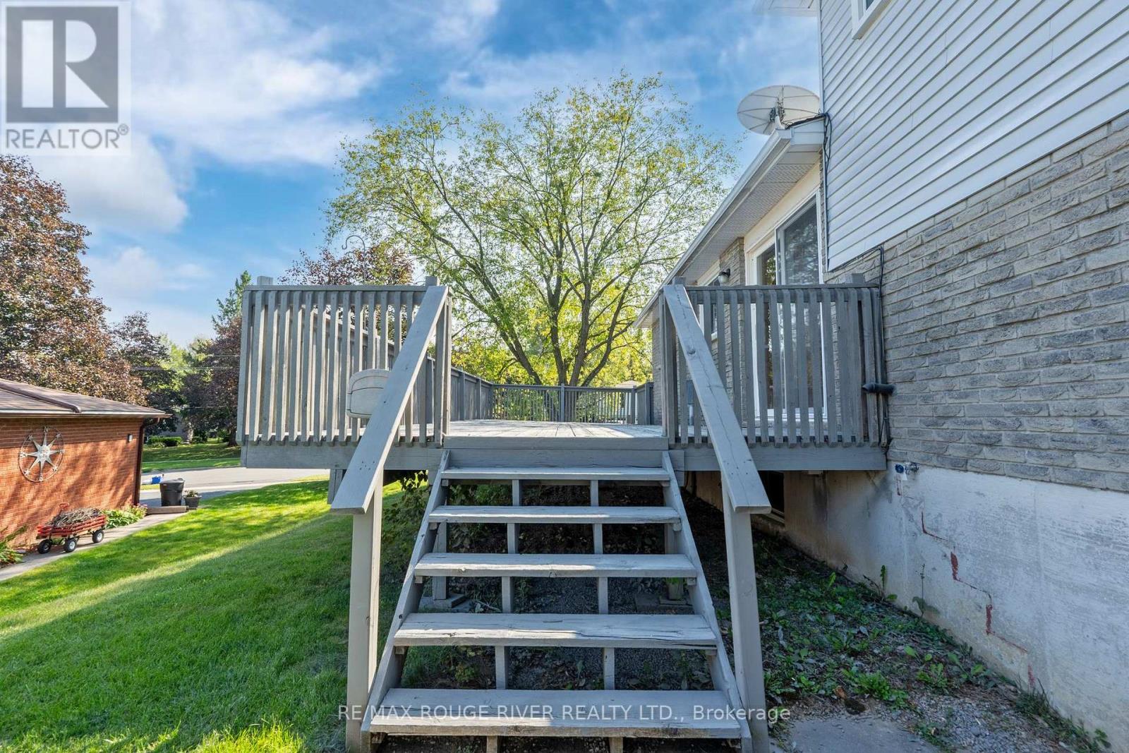 1 Applewood Crescent, Kawartha Lakes (Lindsay), Ontario  K9V 4W7 - Photo 38 - X12131139