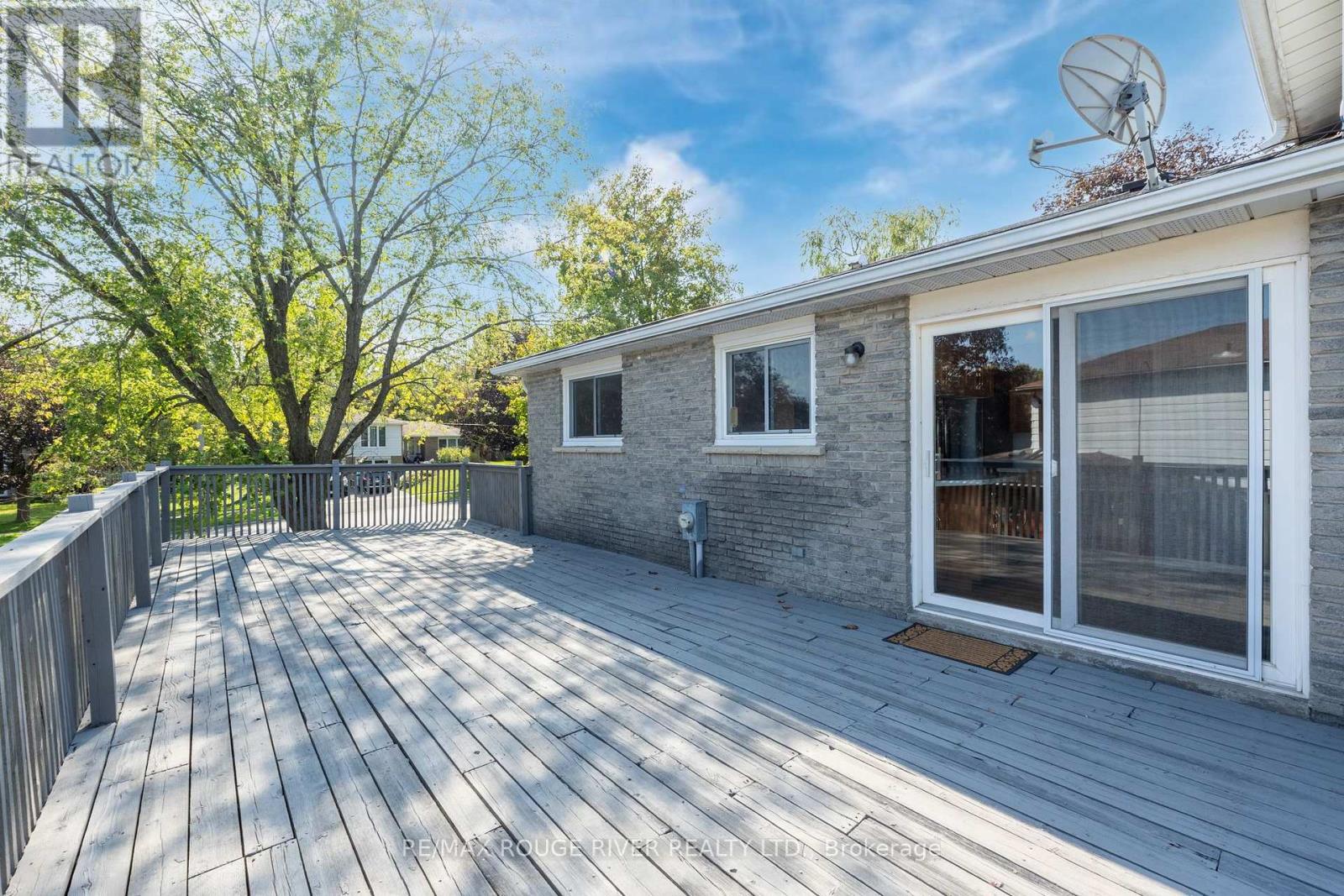 1 Applewood Crescent, Kawartha Lakes (Lindsay), Ontario  K9V 4W7 - Photo 39 - X12131139