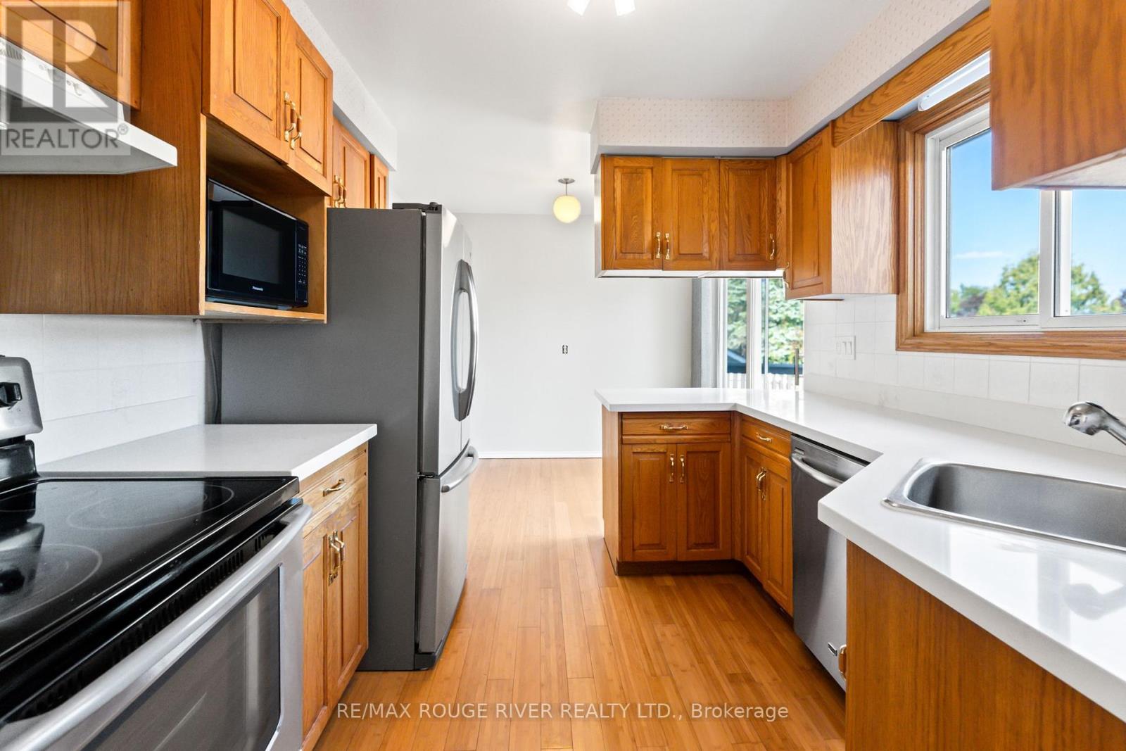 1 Applewood Crescent, Kawartha Lakes (Lindsay), Ontario  K9V 4W7 - Photo 9 - X12131139