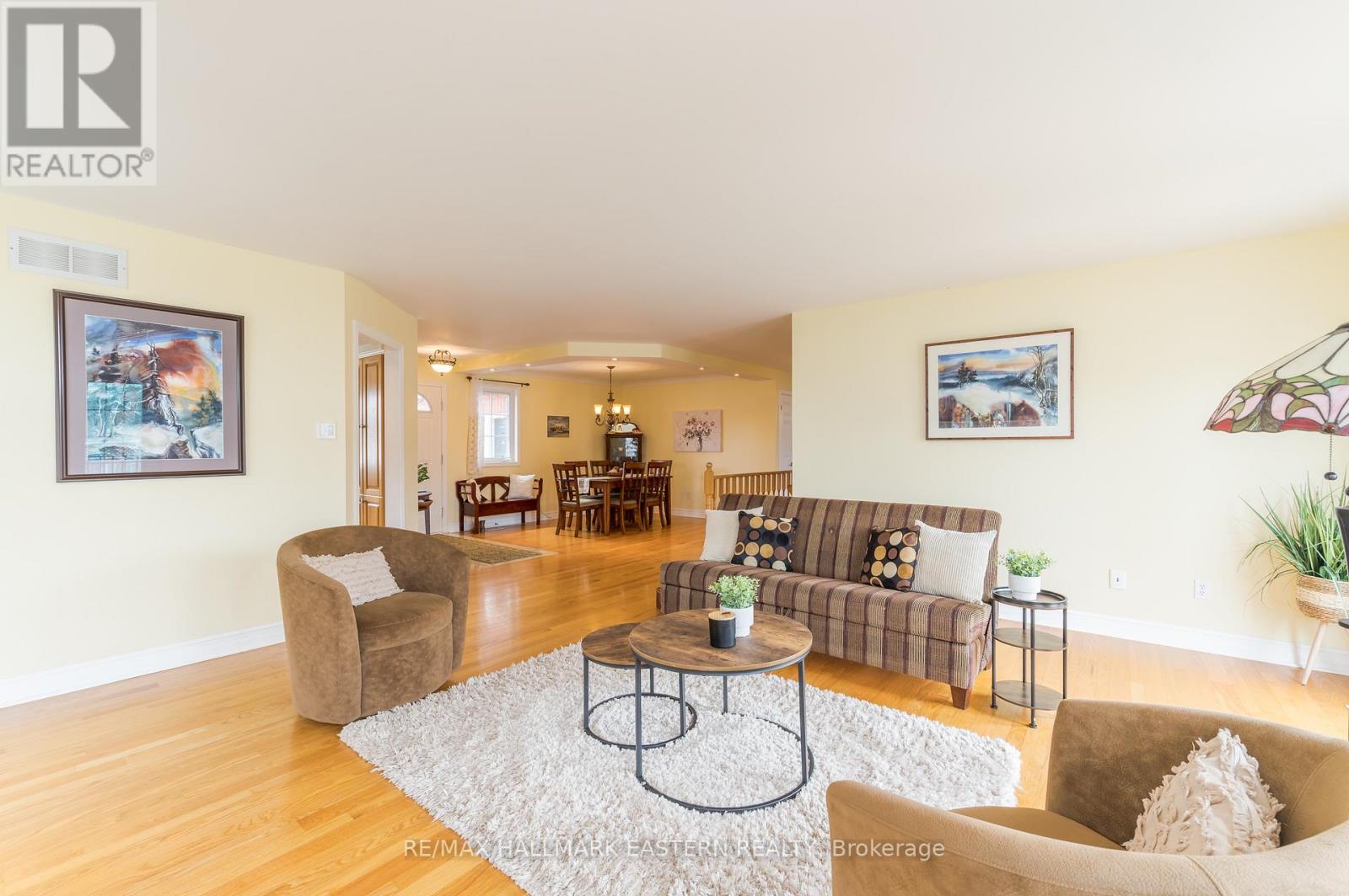 562 Westman Avenue, Peterborough West (South), Ontario  K9K 2H3 - Photo 12 - X12131555
