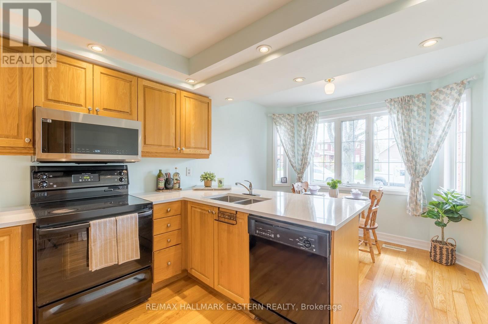 562 Westman Avenue, Peterborough West (South), Ontario  K9K 2H3 - Photo 25 - X12131555