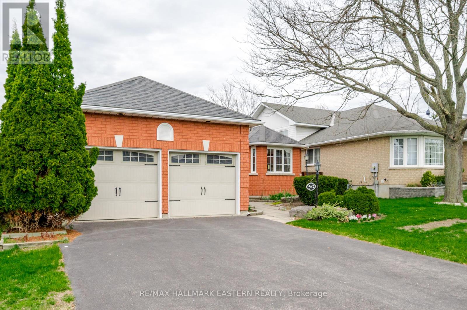 562 Westman Avenue, Peterborough West (South), Ontario  K9K 2H3 - Photo 3 - X12131555