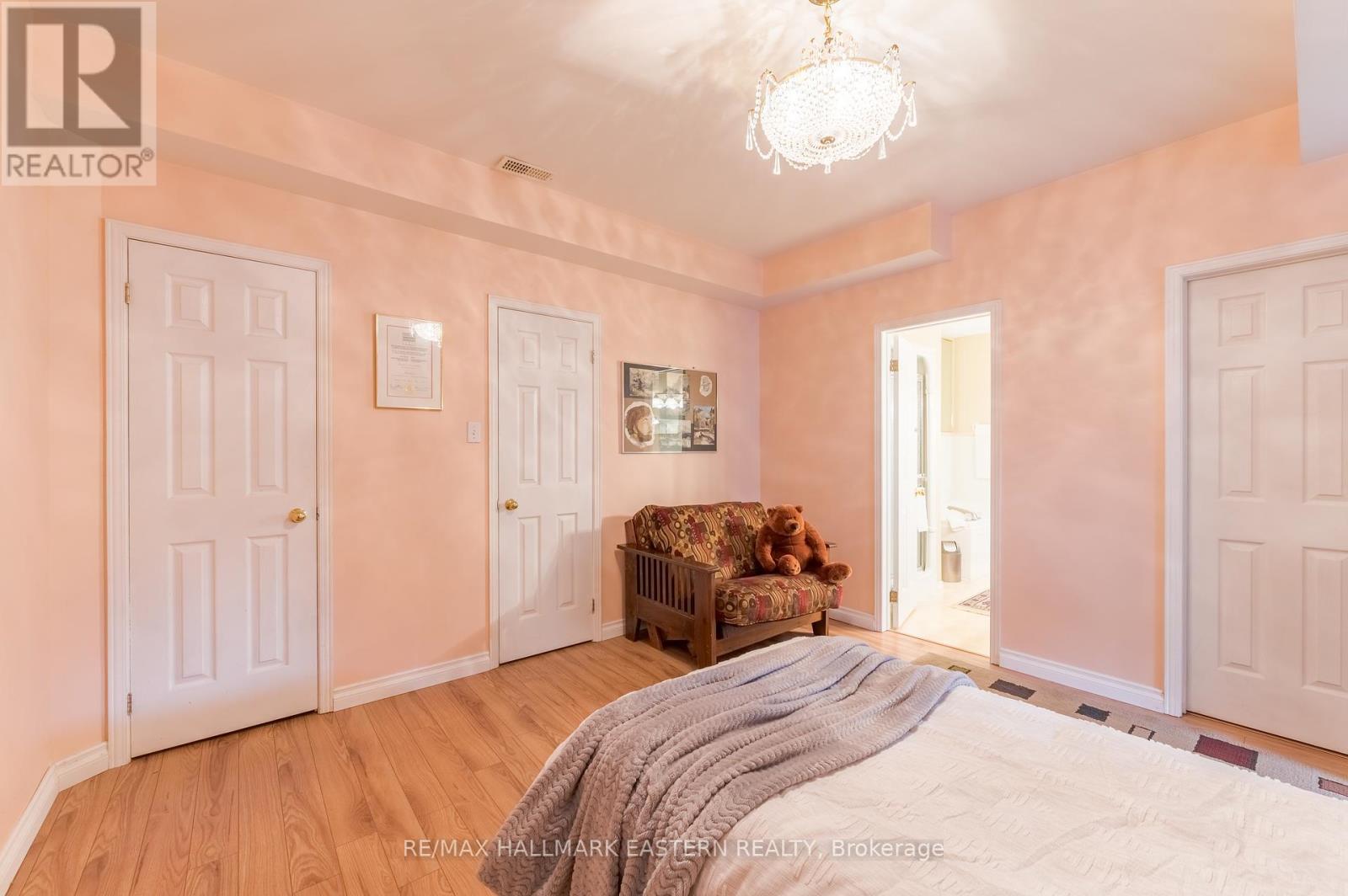 562 Westman Avenue, Peterborough West (South), Ontario  K9K 2H3 - Photo 35 - X12131555