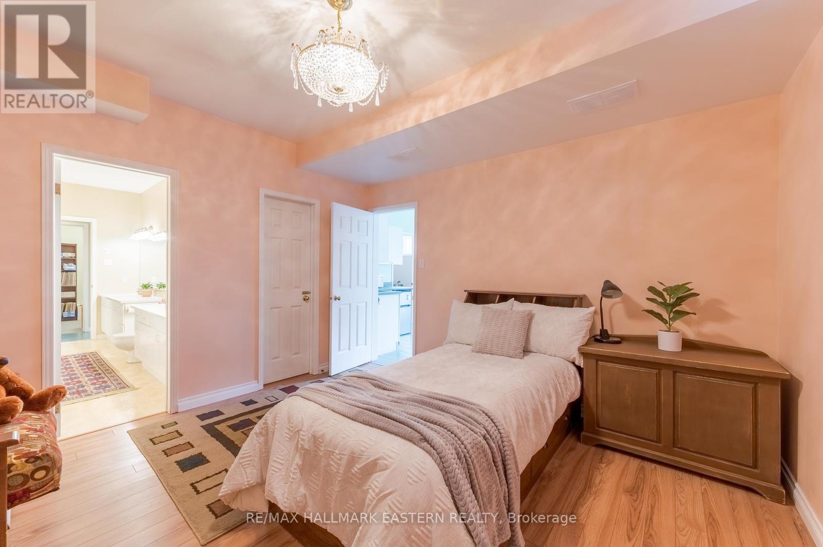 562 Westman Avenue, Peterborough West (South), Ontario  K9K 2H3 - Photo 36 - X12131555