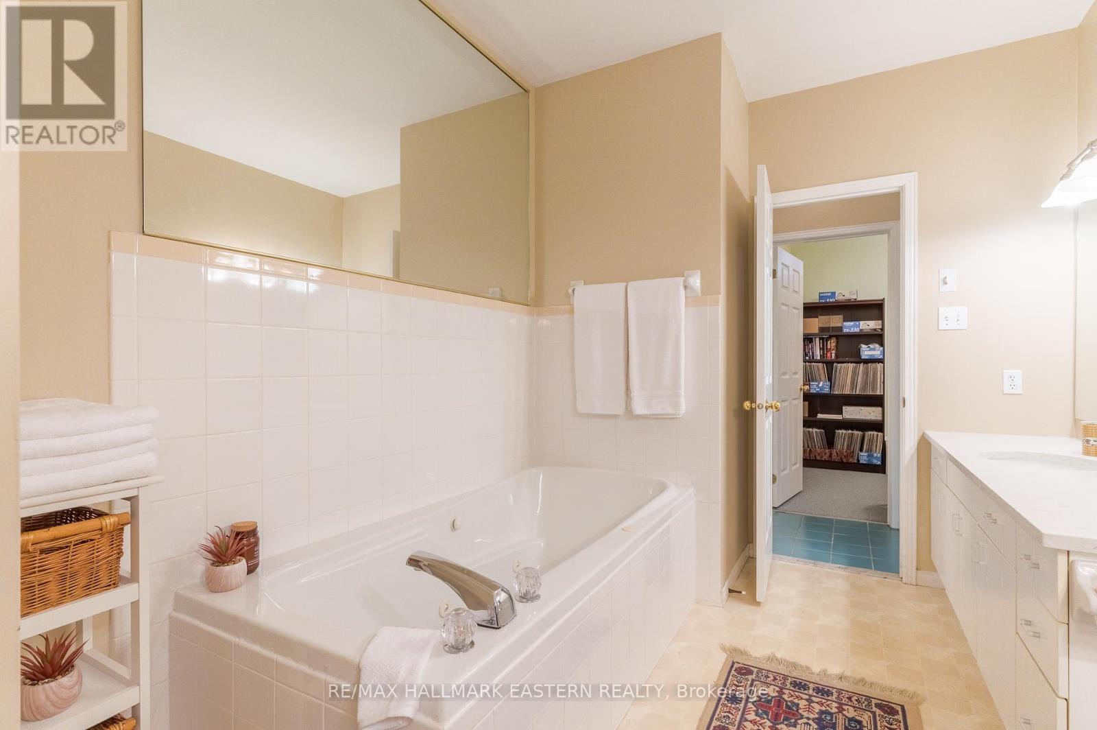 562 Westman Avenue, Peterborough West (South), Ontario  K9K 2H3 - Photo 39 - X12131555