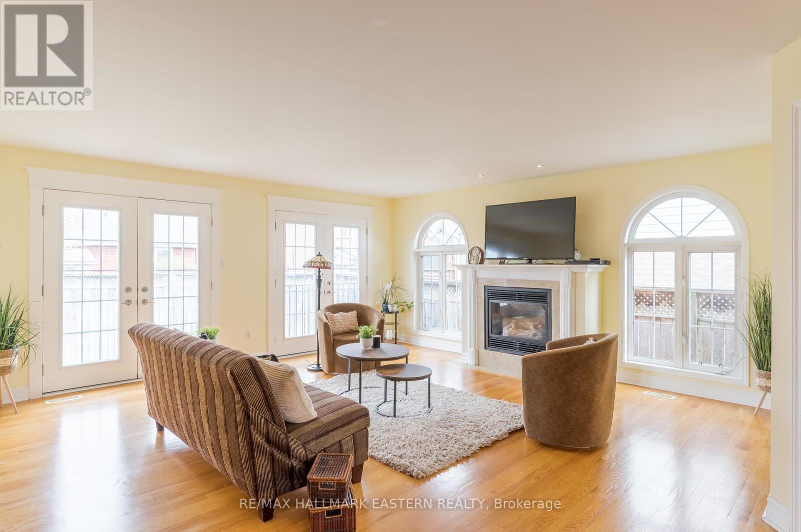 562 Westman Avenue, Peterborough West (South), Ontario  K9K 2H3 - Photo 7 - X12131555
