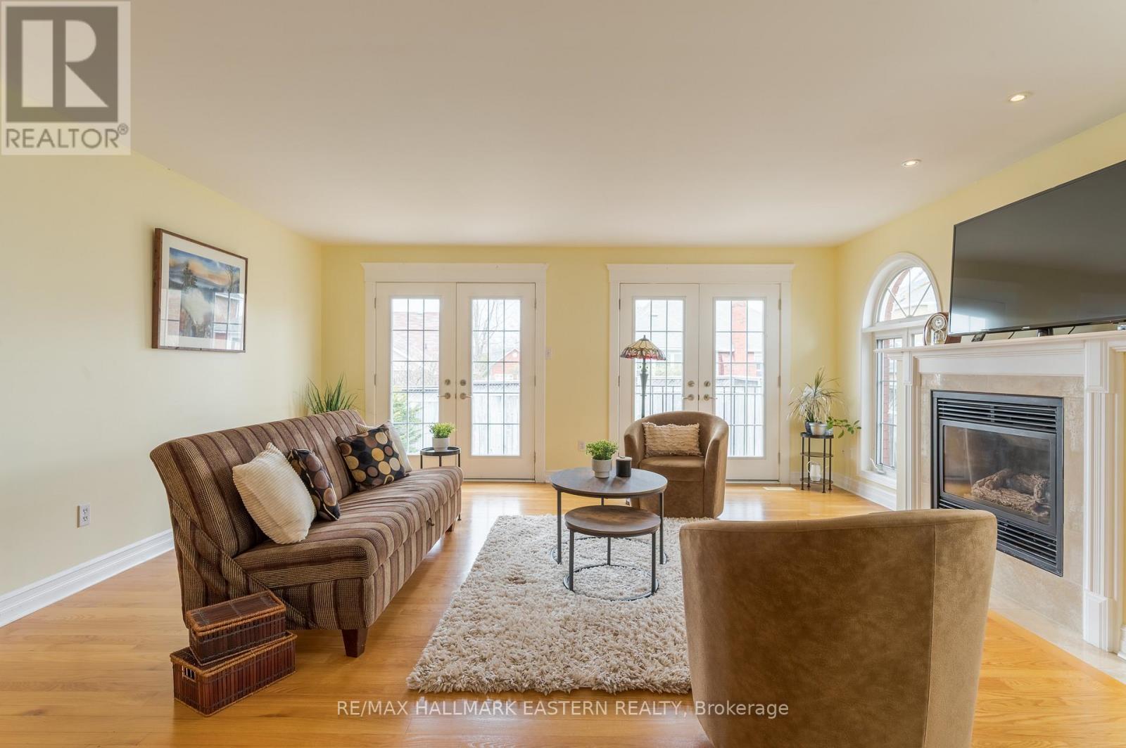 562 Westman Avenue, Peterborough West (South), Ontario  K9K 2H3 - Photo 8 - X12131555