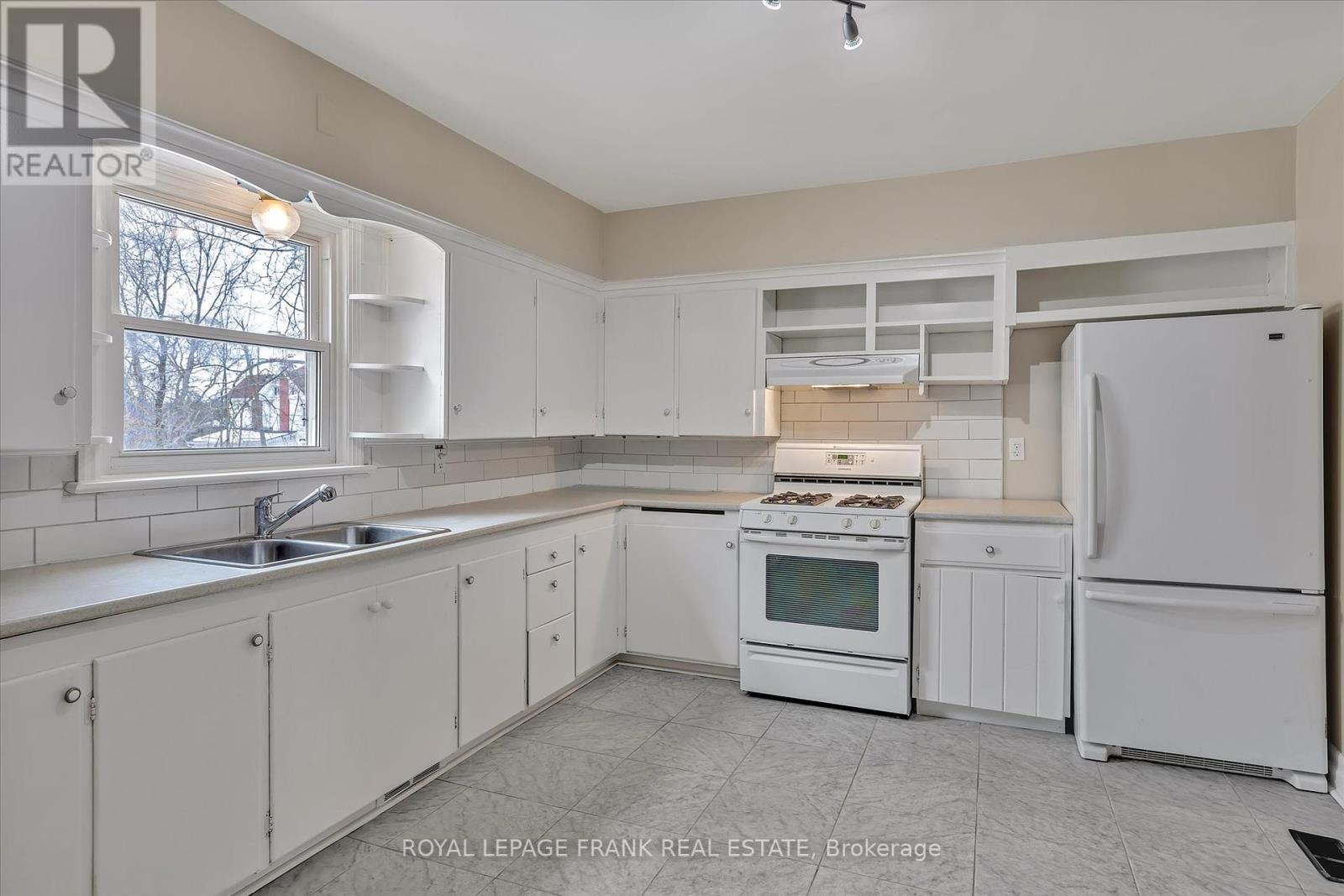 723 Bethune Street, Peterborough North (South), Ontario  K9H 4A5 - Photo 14 - X12131956