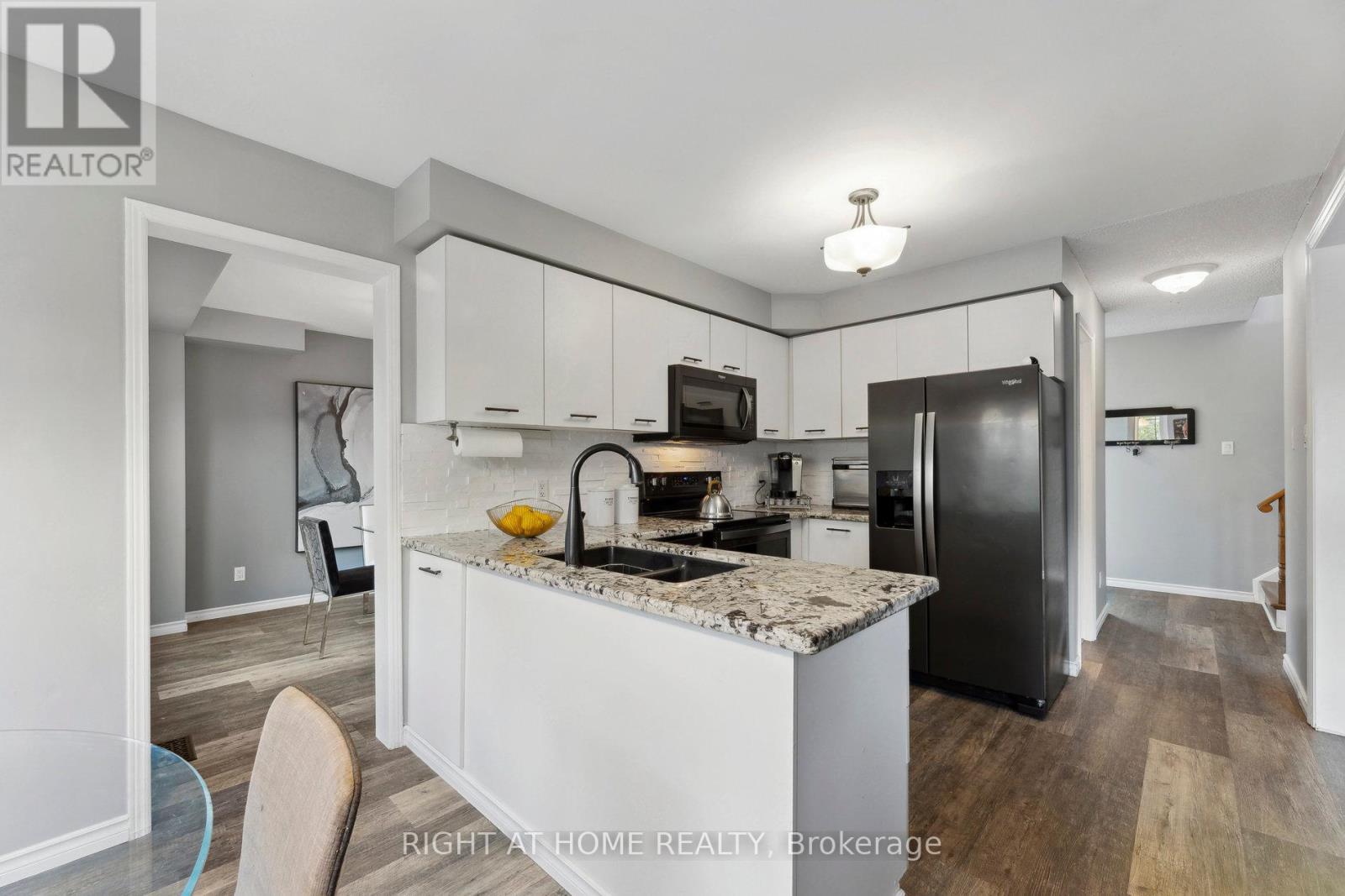 5 Coulson Court, Clarington (Newcastle), Ontario  L1B 1E7 - Photo 2 - E12132755