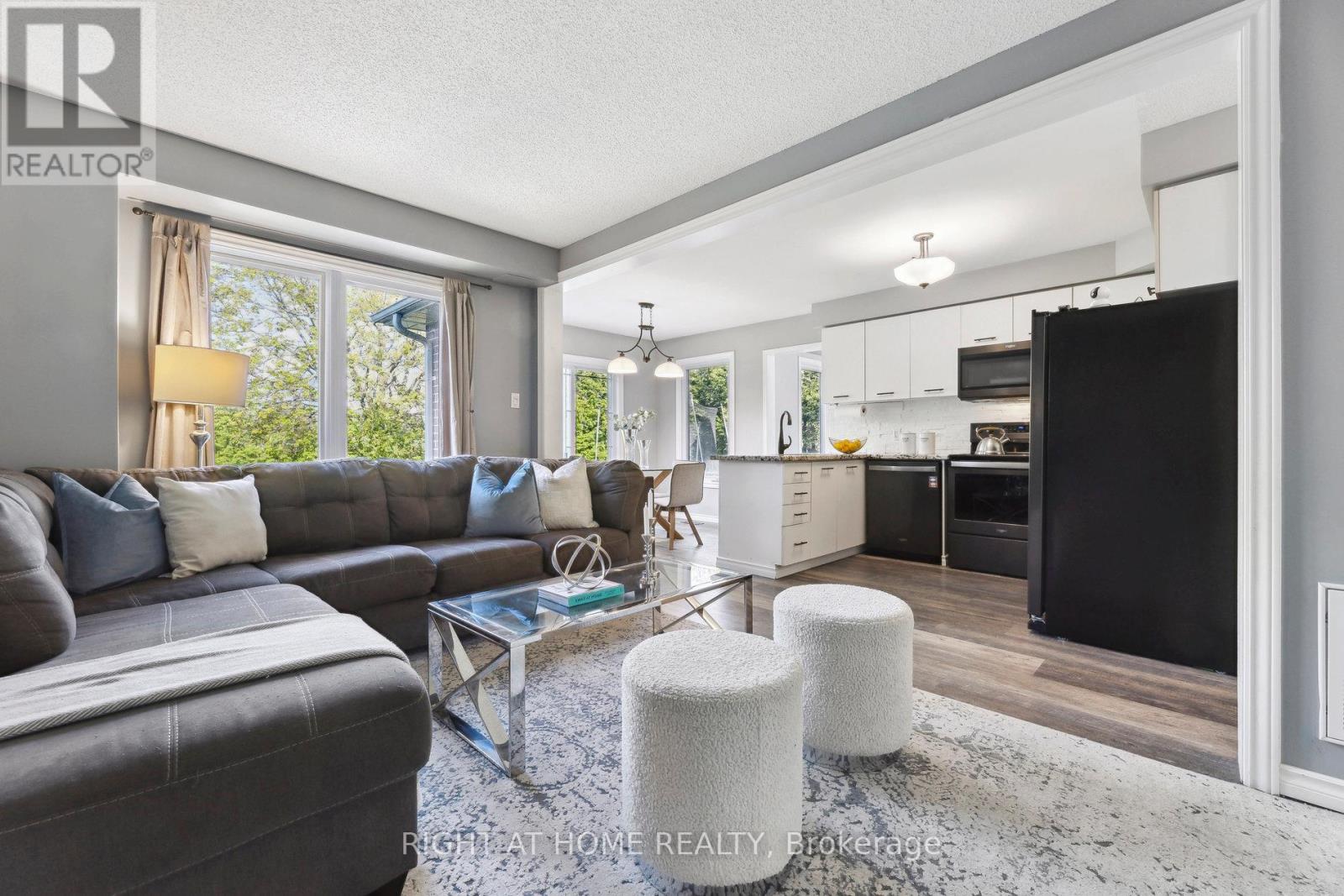 5 Coulson Court, Clarington (Newcastle), Ontario  L1B 1E7 - Photo 4 - E12132755