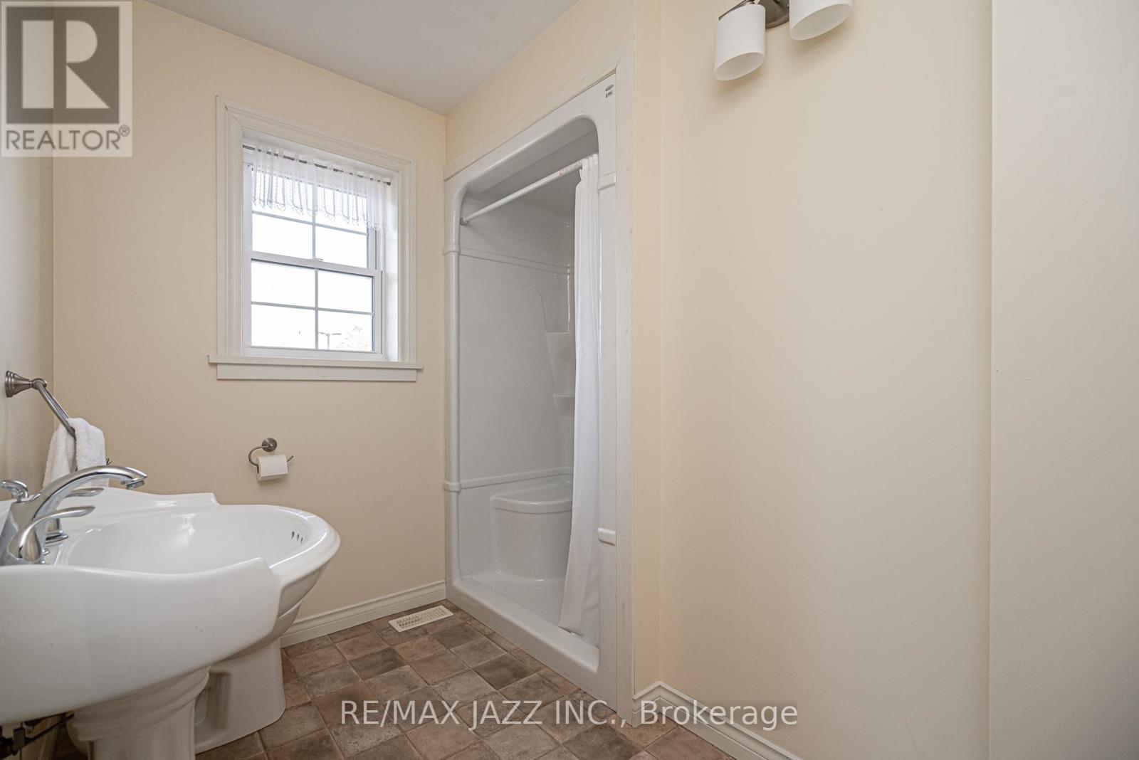 28 Emily Street E, Clarington (Newcastle), Ontario  L1B 1H3 - Photo 14 - E12132907