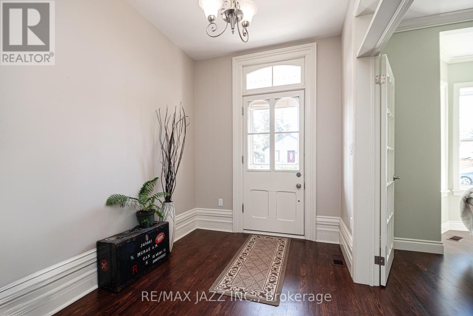 28 Emily Street E, Clarington (Newcastle), Ontario  L1B 1H3 - Photo 2 - E12132907