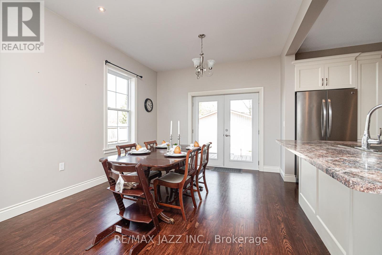 28 Emily Street E, Clarington (Newcastle), Ontario  L1B 1H3 - Photo 6 - E12132907
