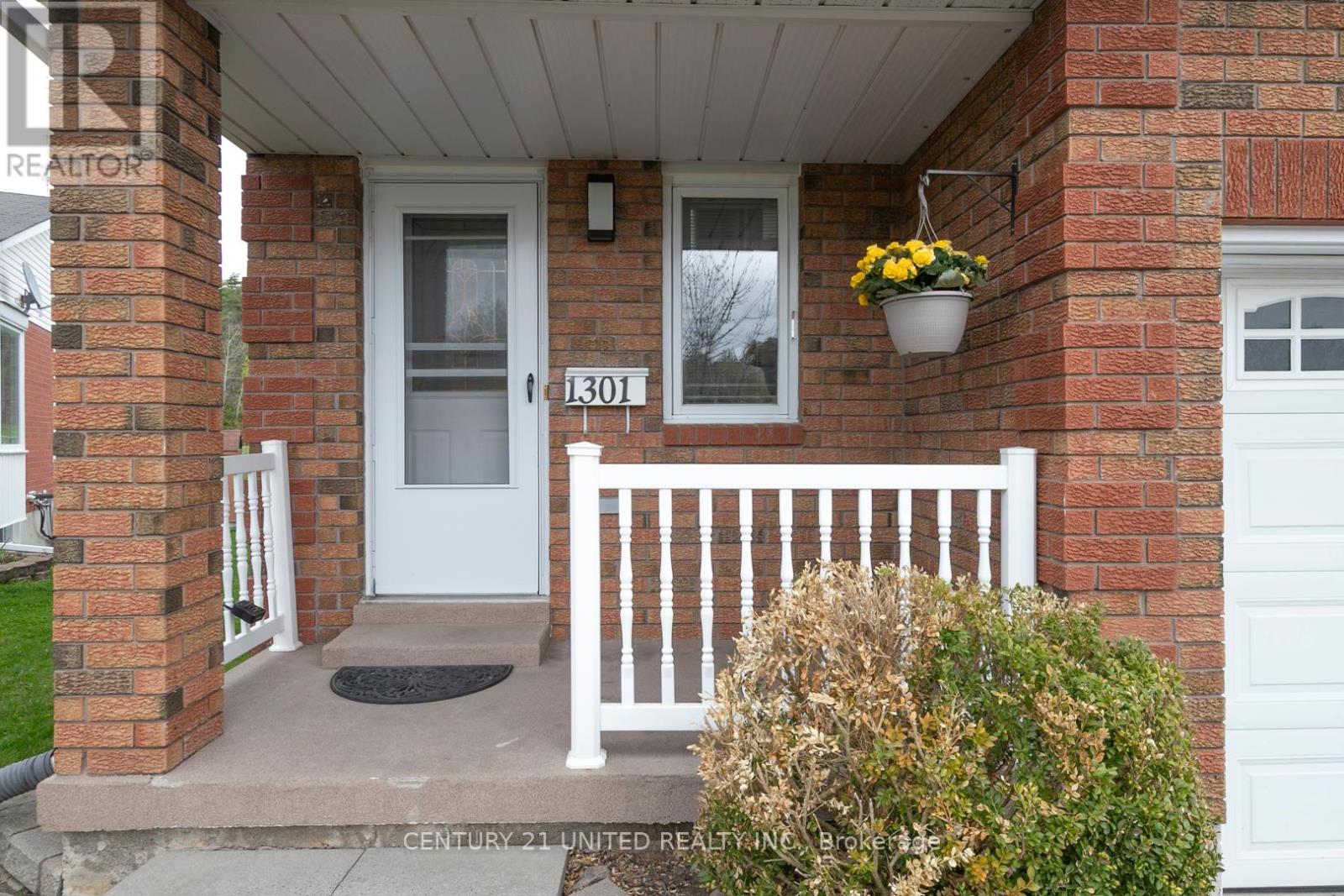 1301 Eagle Crescent, Peterborough West (North), Ontario  K9K 2K7 - Photo 2 - X12133030
