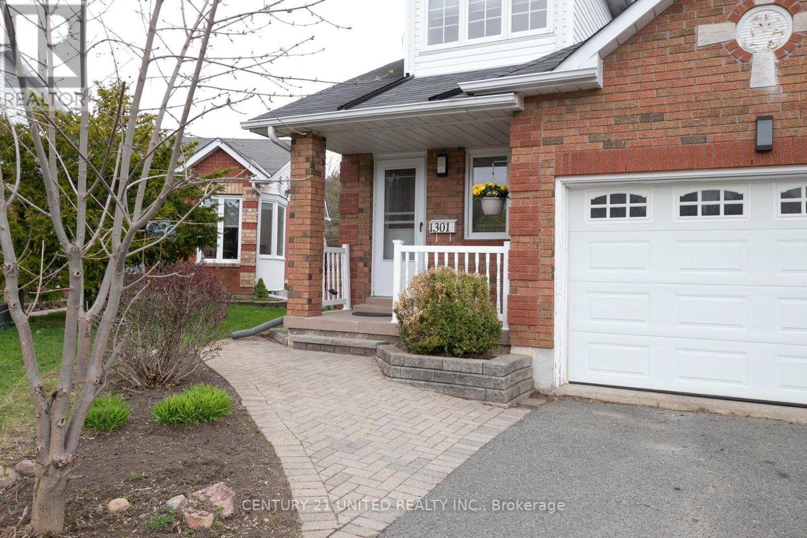 1301 Eagle Crescent, Peterborough West (North), Ontario  K9K 2K7 - Photo 3 - X12133030