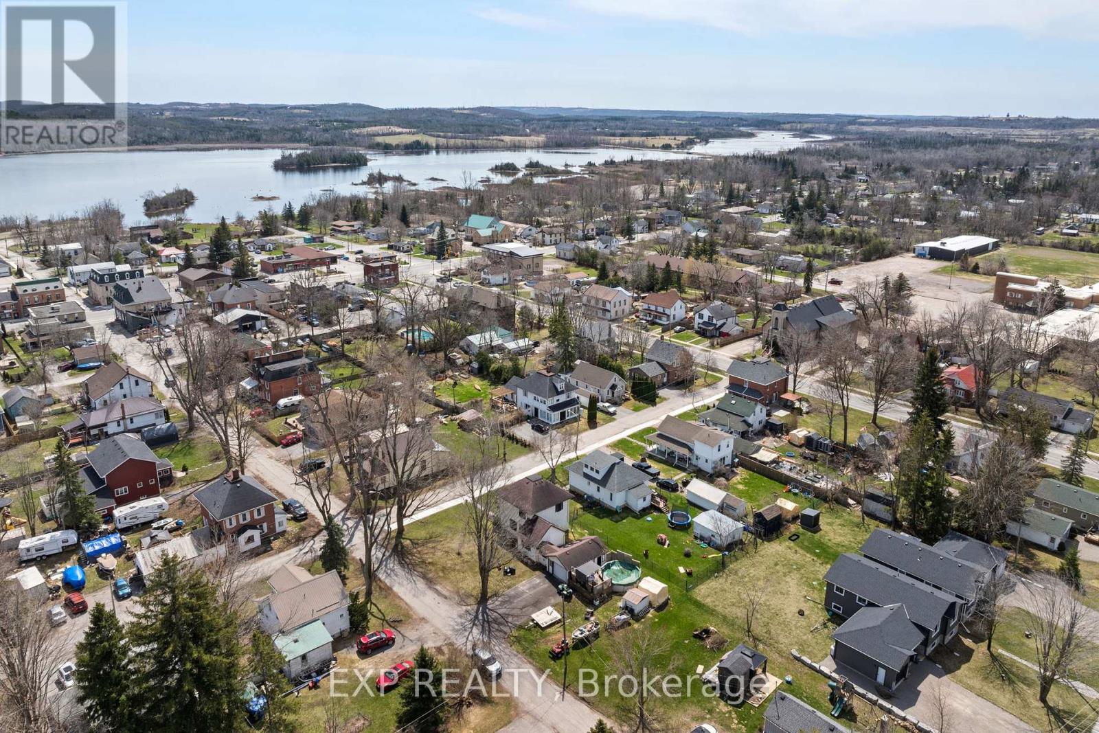9 Victoria Street E, Kawartha Lakes (Omemee), Ontario  K0L 2W0 - Photo 4 - X12133000