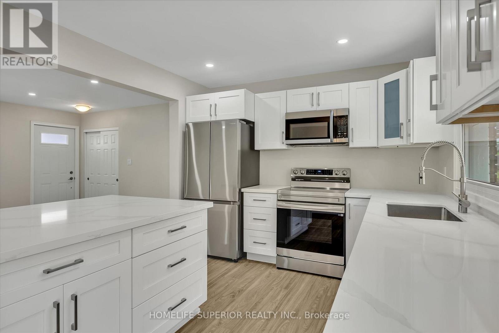 1243 Albertus Avenue, Peterborough Central (Old West End), Ontario  K9J 6A3 - Photo 13 - X12133434