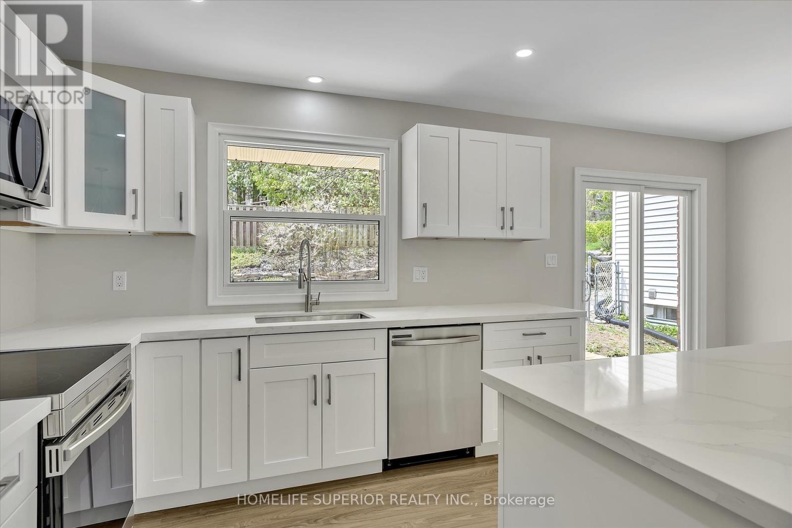 1243 Albertus Avenue, Peterborough Central (Old West End), Ontario  K9J 6A3 - Photo 14 - X12133434