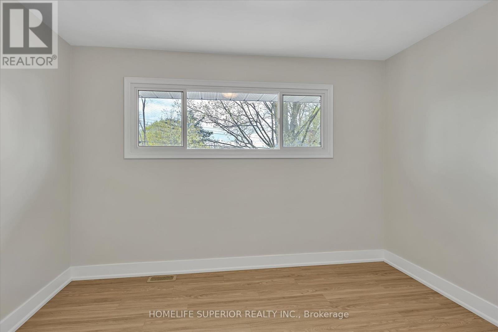 1243 Albertus Avenue, Peterborough Central (Old West End), Ontario  K9J 6A3 - Photo 19 - X12133434