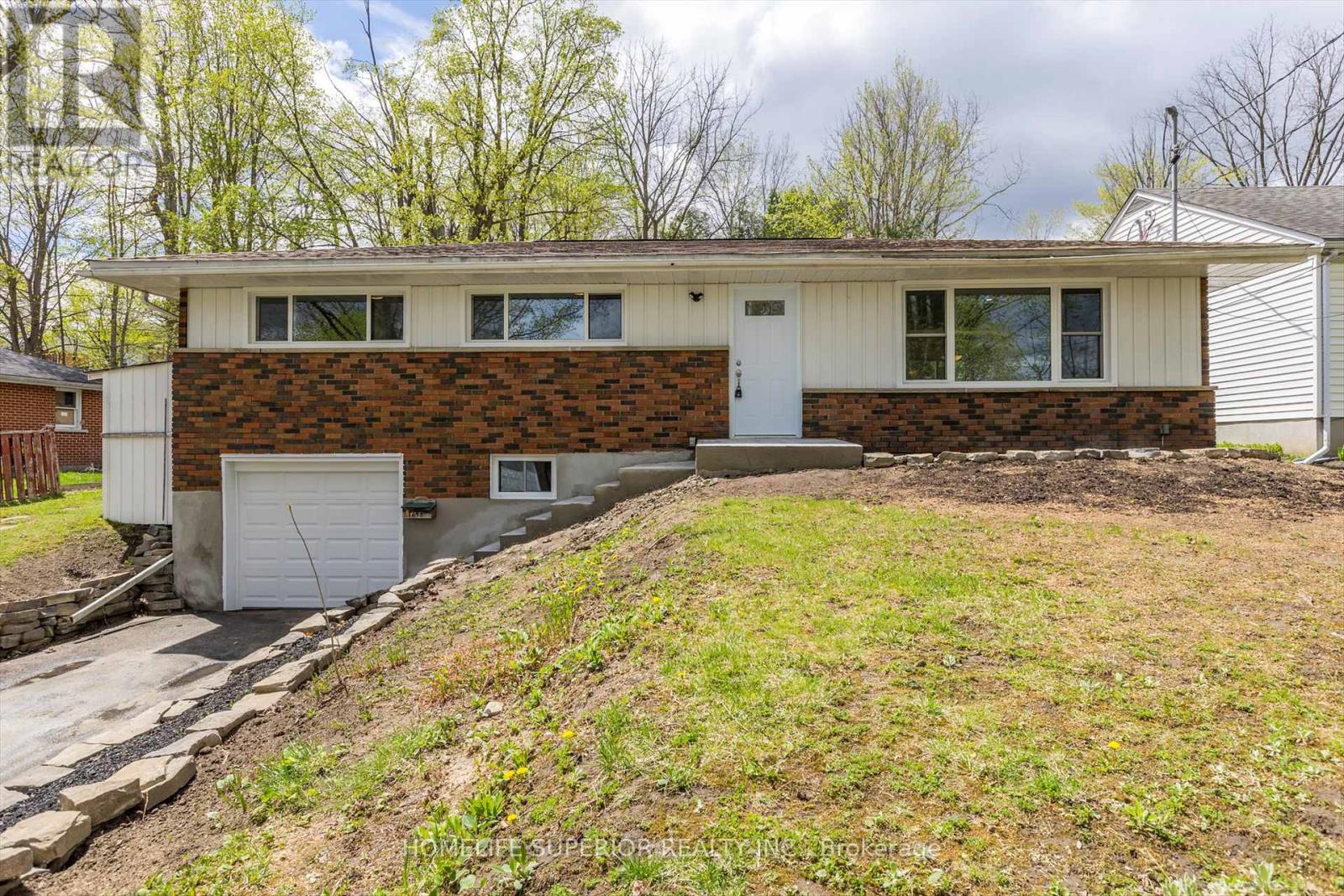 1243 Albertus Avenue, Peterborough Central (Old West End), Ontario  K9J 6A3 - Photo 2 - X12133434