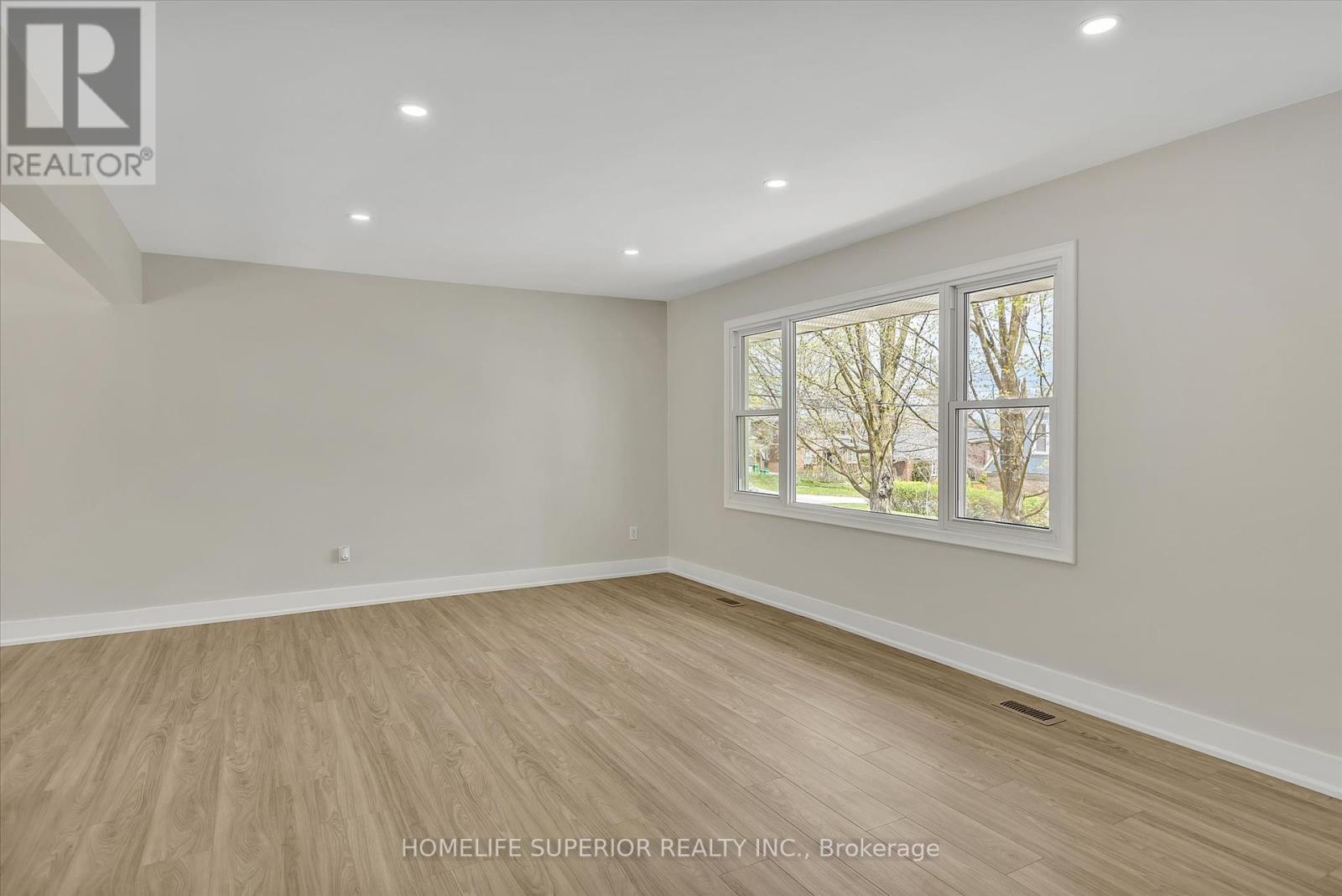 1243 Albertus Avenue, Peterborough Central (Old West End), Ontario  K9J 6A3 - Photo 8 - X12133434