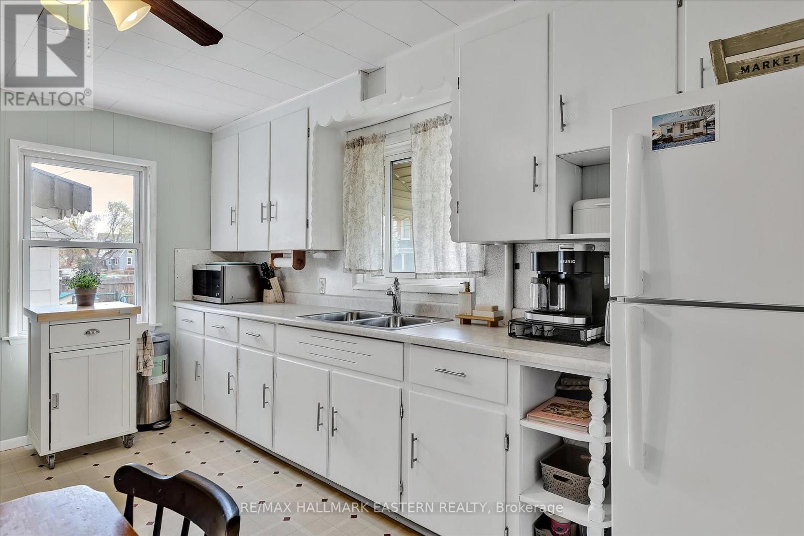 706 Monaghan Road, Peterborough South (West), Ontario  K9J 5J8 - Photo 10 - X12133485