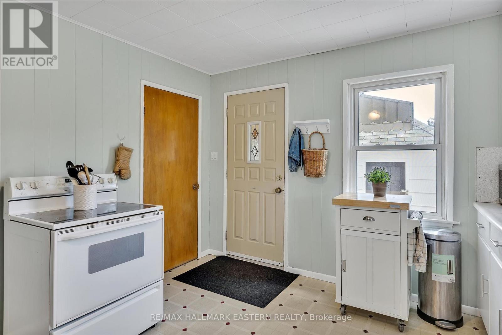 706 Monaghan Road, Peterborough South (West), Ontario  K9J 5J8 - Photo 16 - X12133485