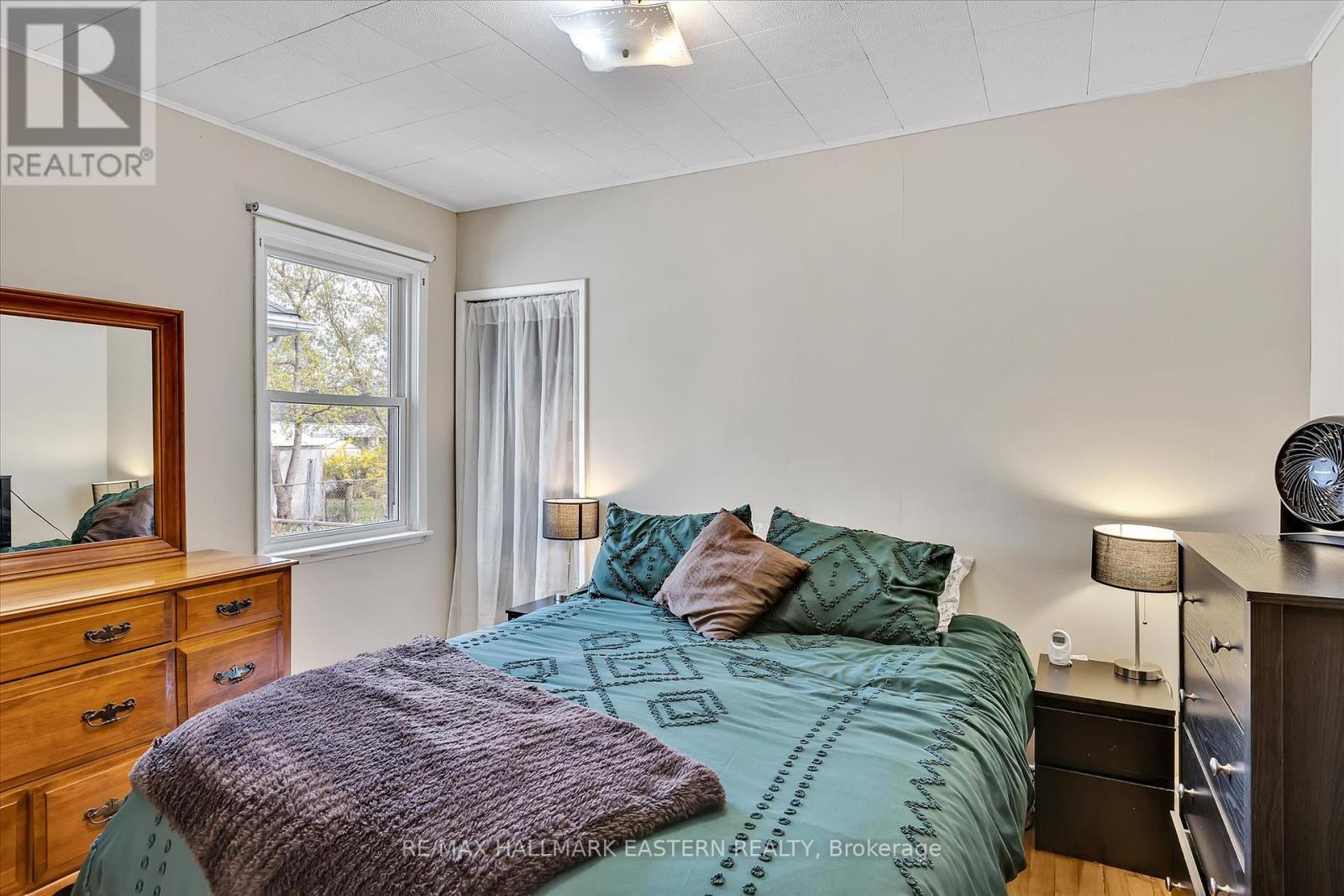706 Monaghan Road, Peterborough South (West), Ontario  K9J 5J8 - Photo 18 - X12133485