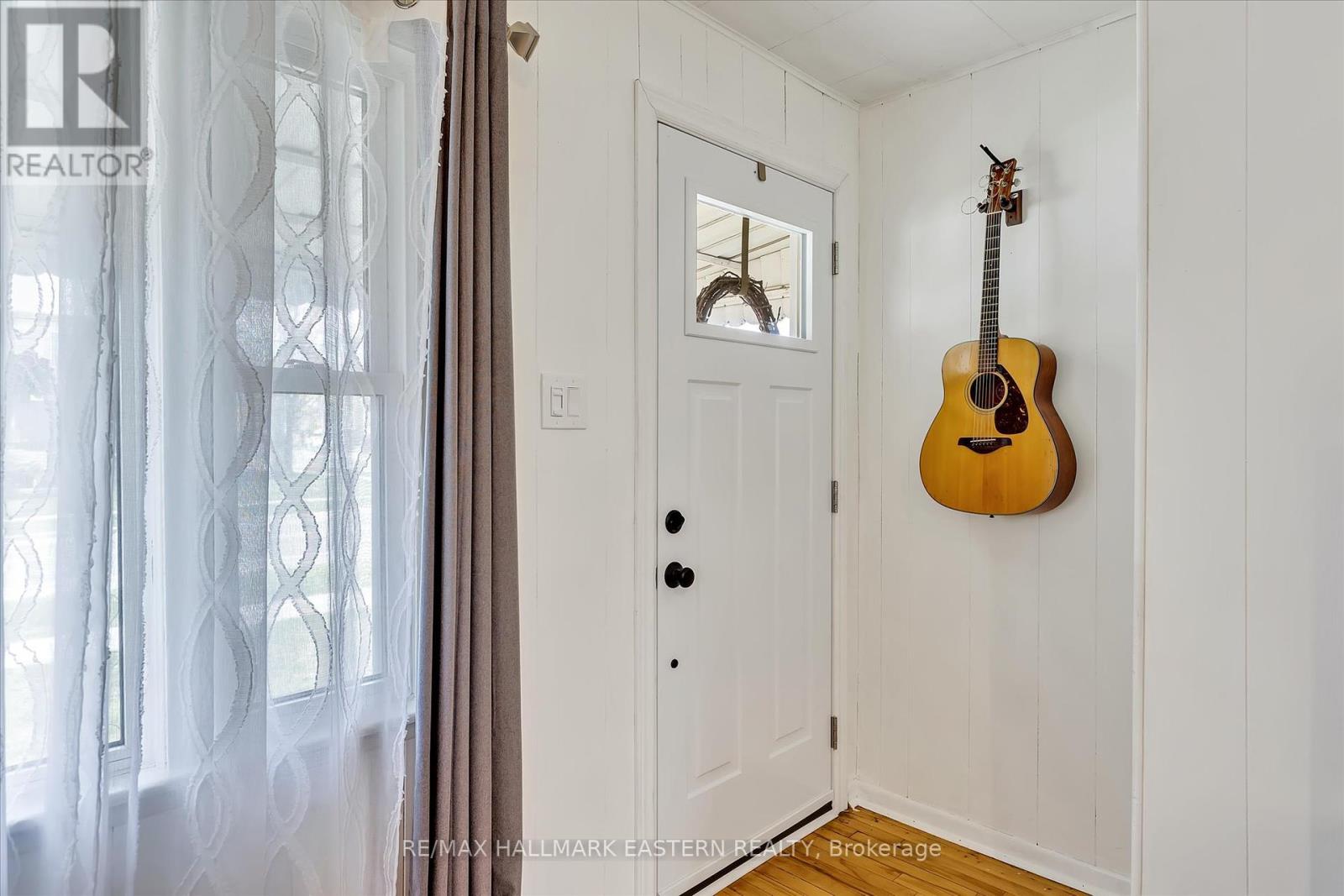 706 Monaghan Road, Peterborough South (West), Ontario  K9J 5J8 - Photo 3 - X12133485