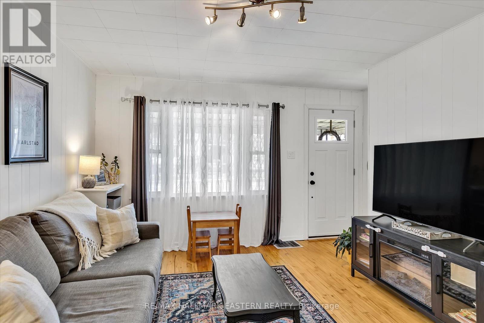 706 Monaghan Road, Peterborough South (West), Ontario  K9J 5J8 - Photo 4 - X12133485