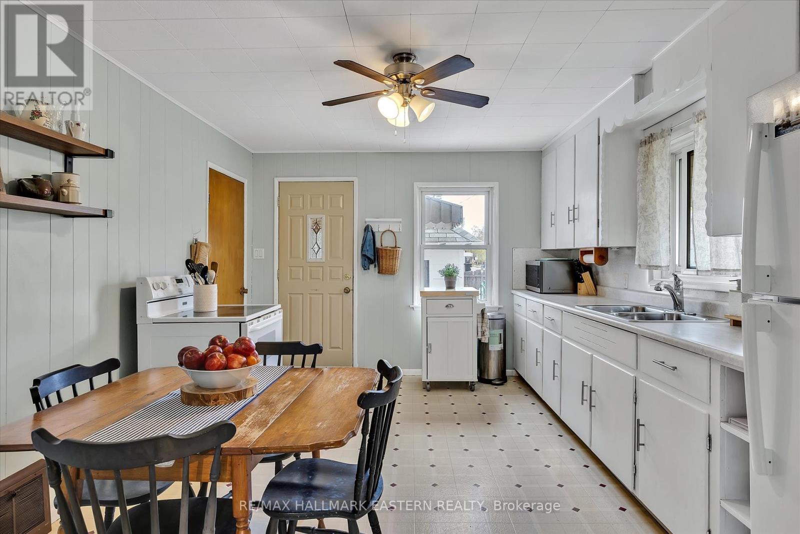 706 Monaghan Road, Peterborough South (West), Ontario  K9J 5J8 - Photo 9 - X12133485