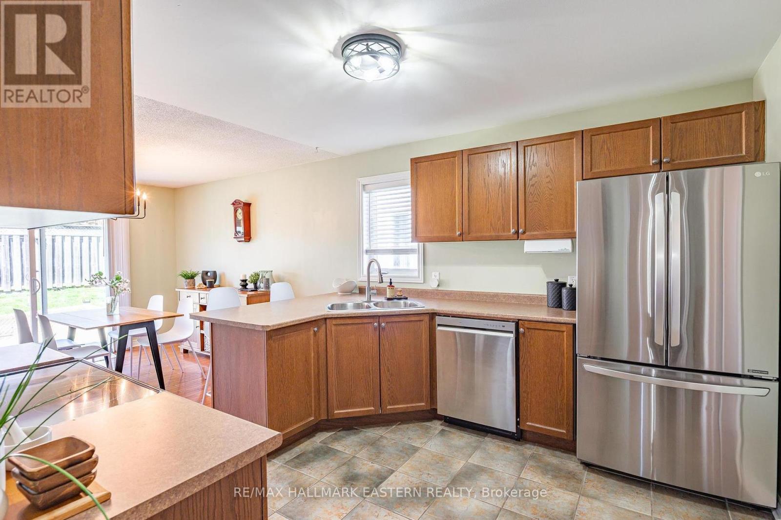20 Purple Dusk Drive, Kawartha Lakes (Lindsay), Ontario  K9V 0B2 - Photo 13 - X12133622
